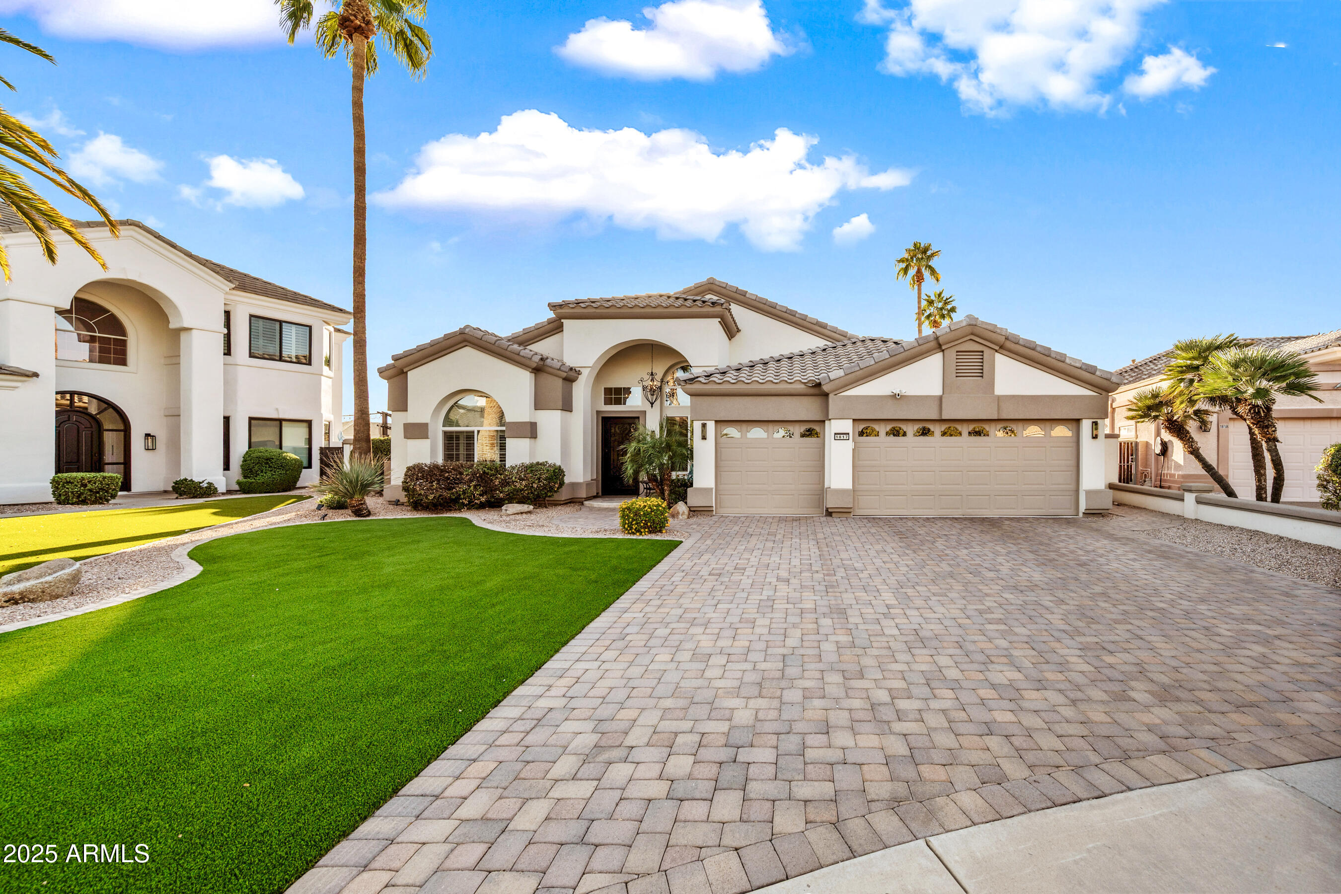1817 E Willow Tree Court — photo