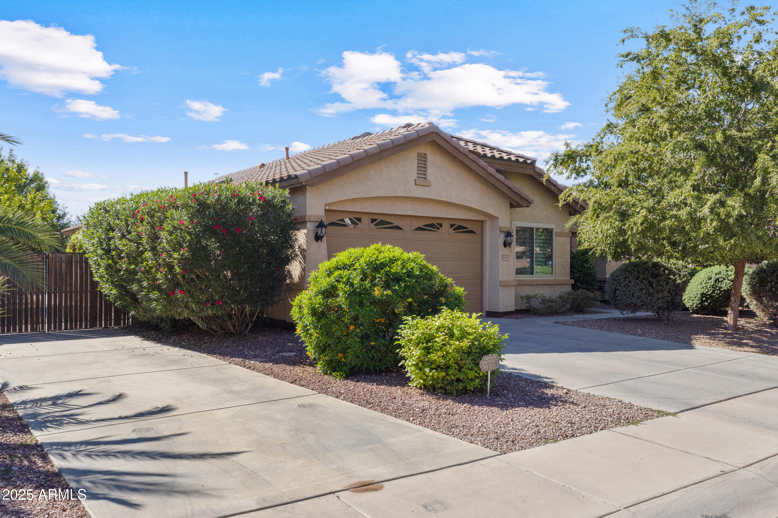 44545 W Vineyard Street — photo
