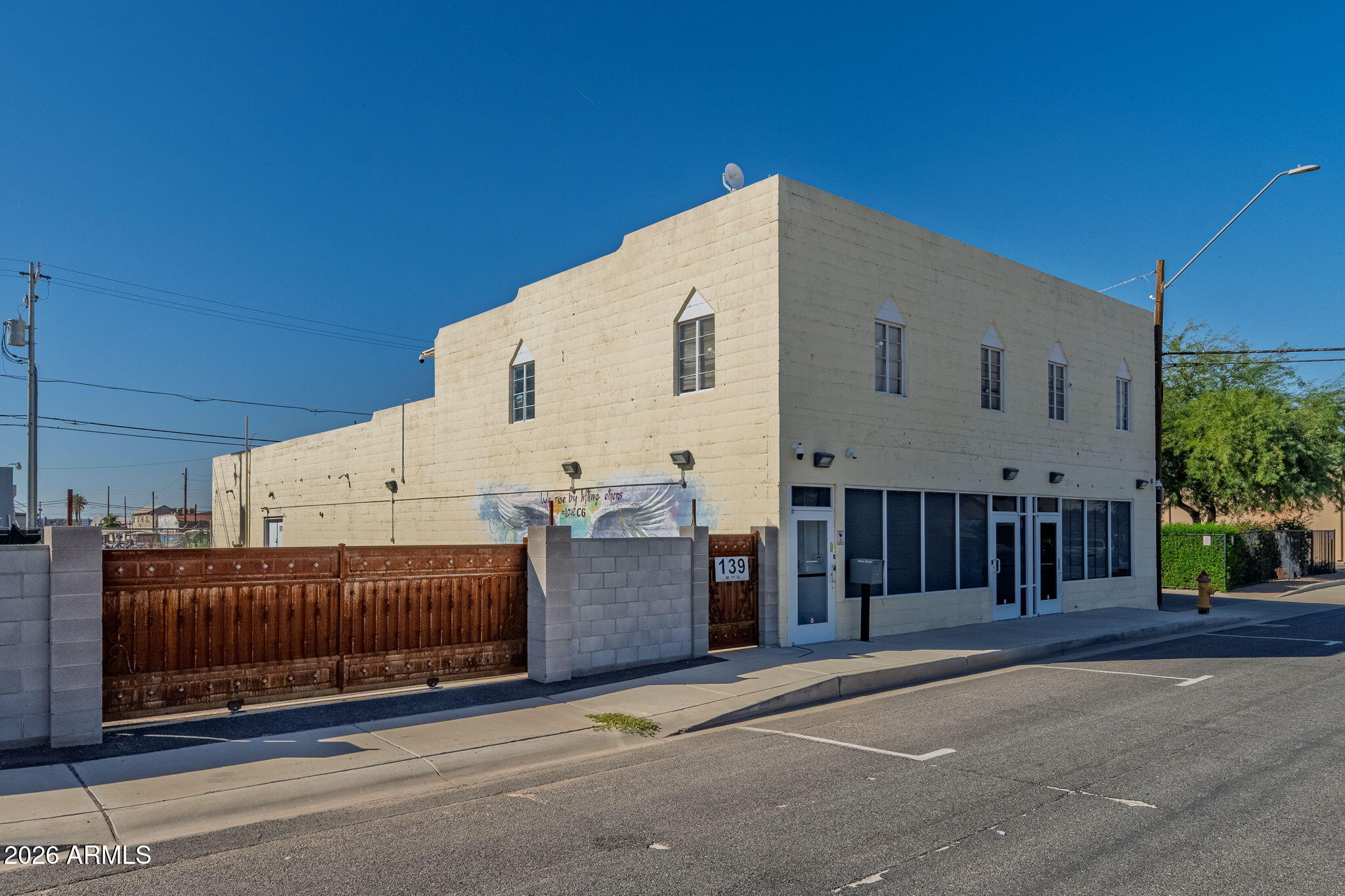 139 W 1st Street — photo