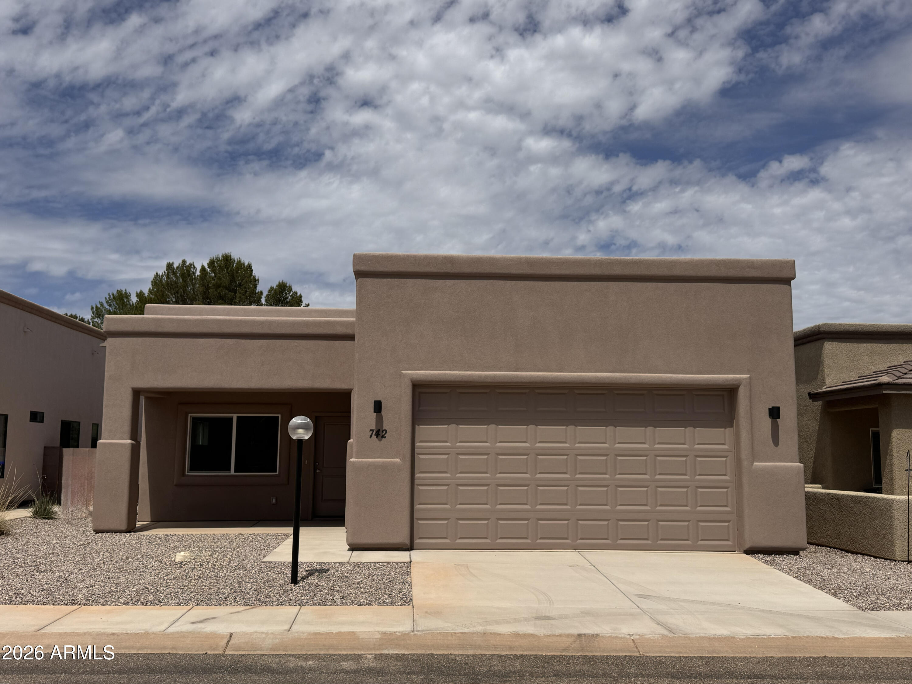742 S Meadowood Lane — photo