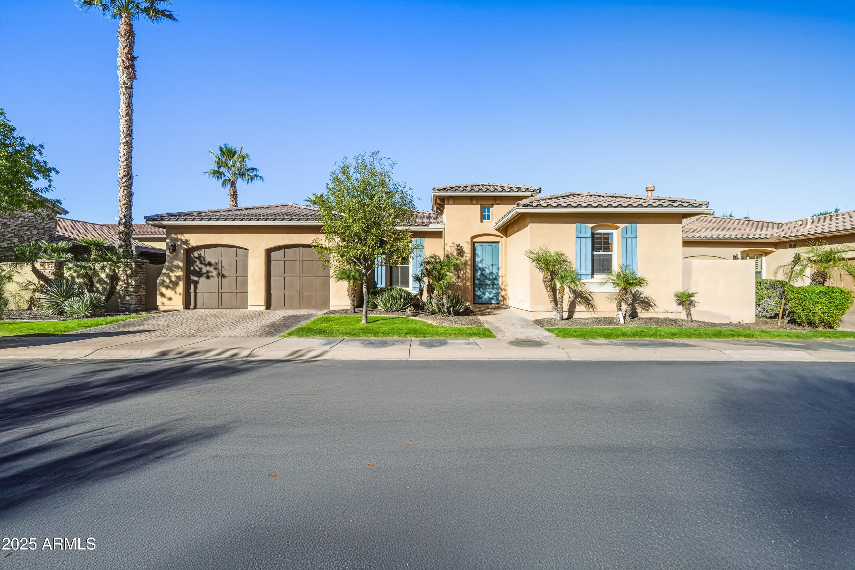 758 E Sunburst Lane — photo
