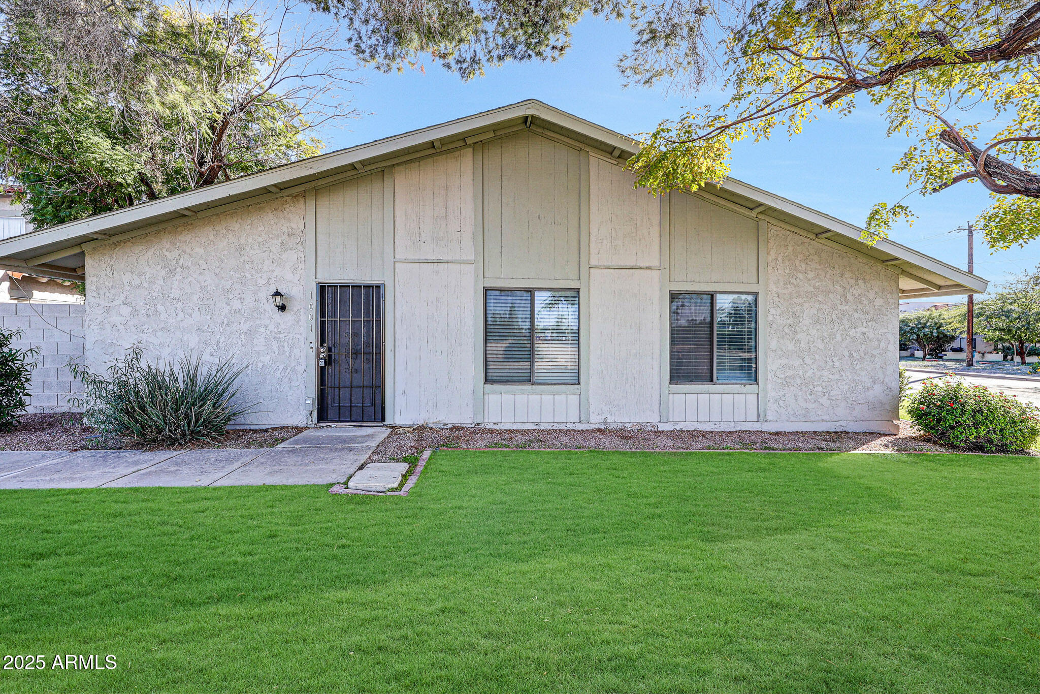 1001 N Granite Reef Road — photo