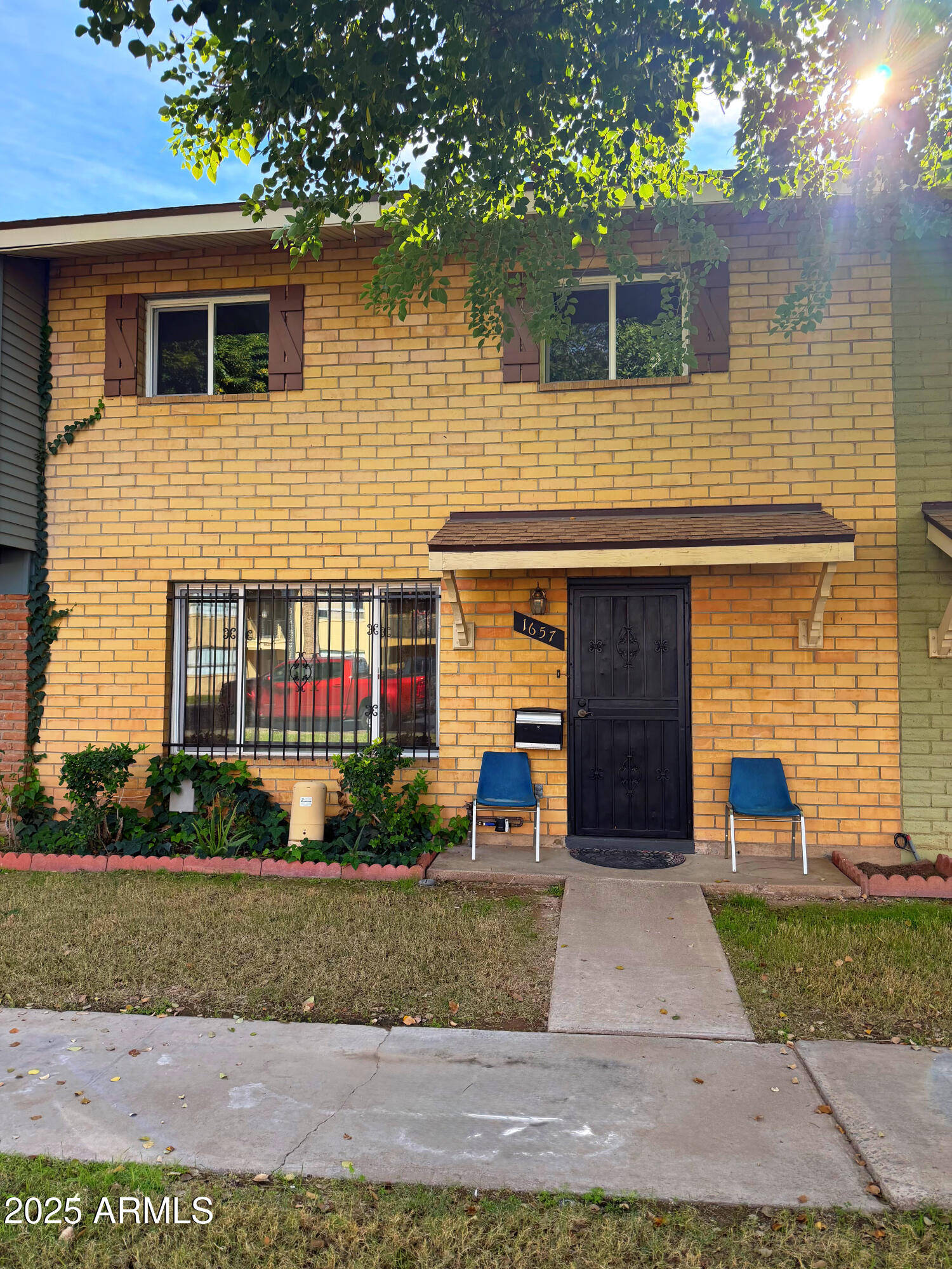 1657 W Hazelwood Street — photo
