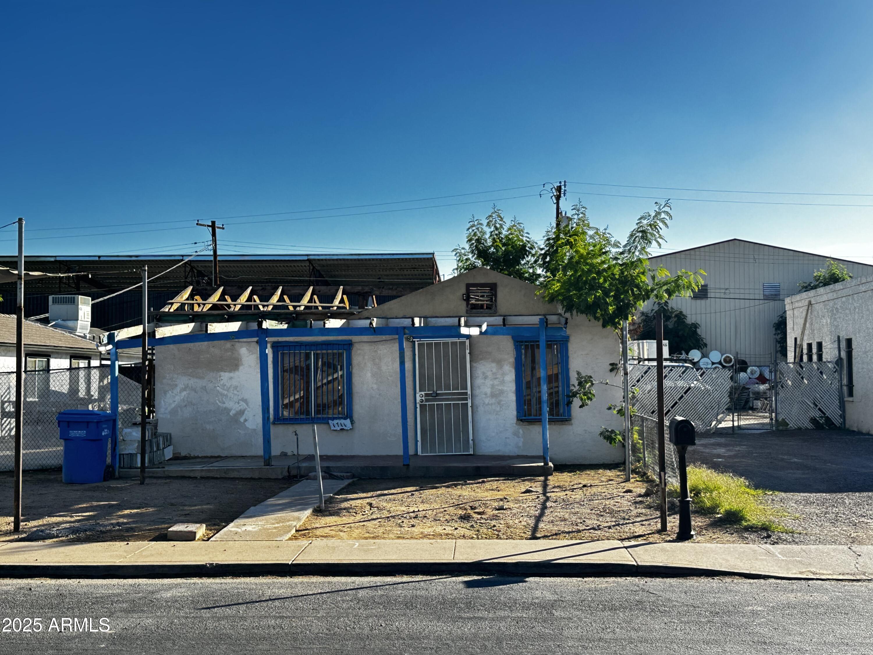 1711 W Latham Street — photo