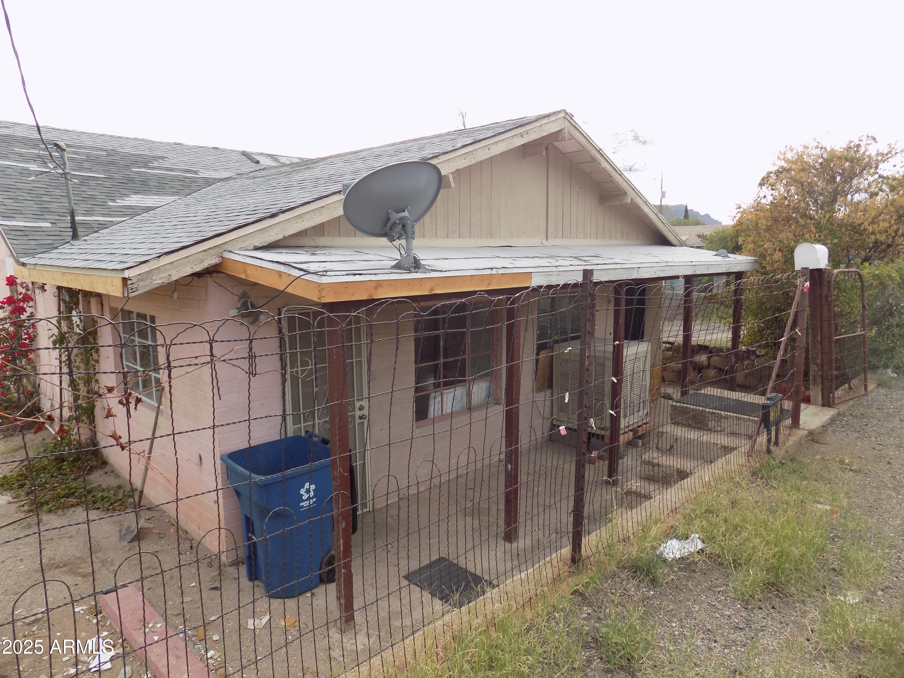 571 W Porphyry Street — photo