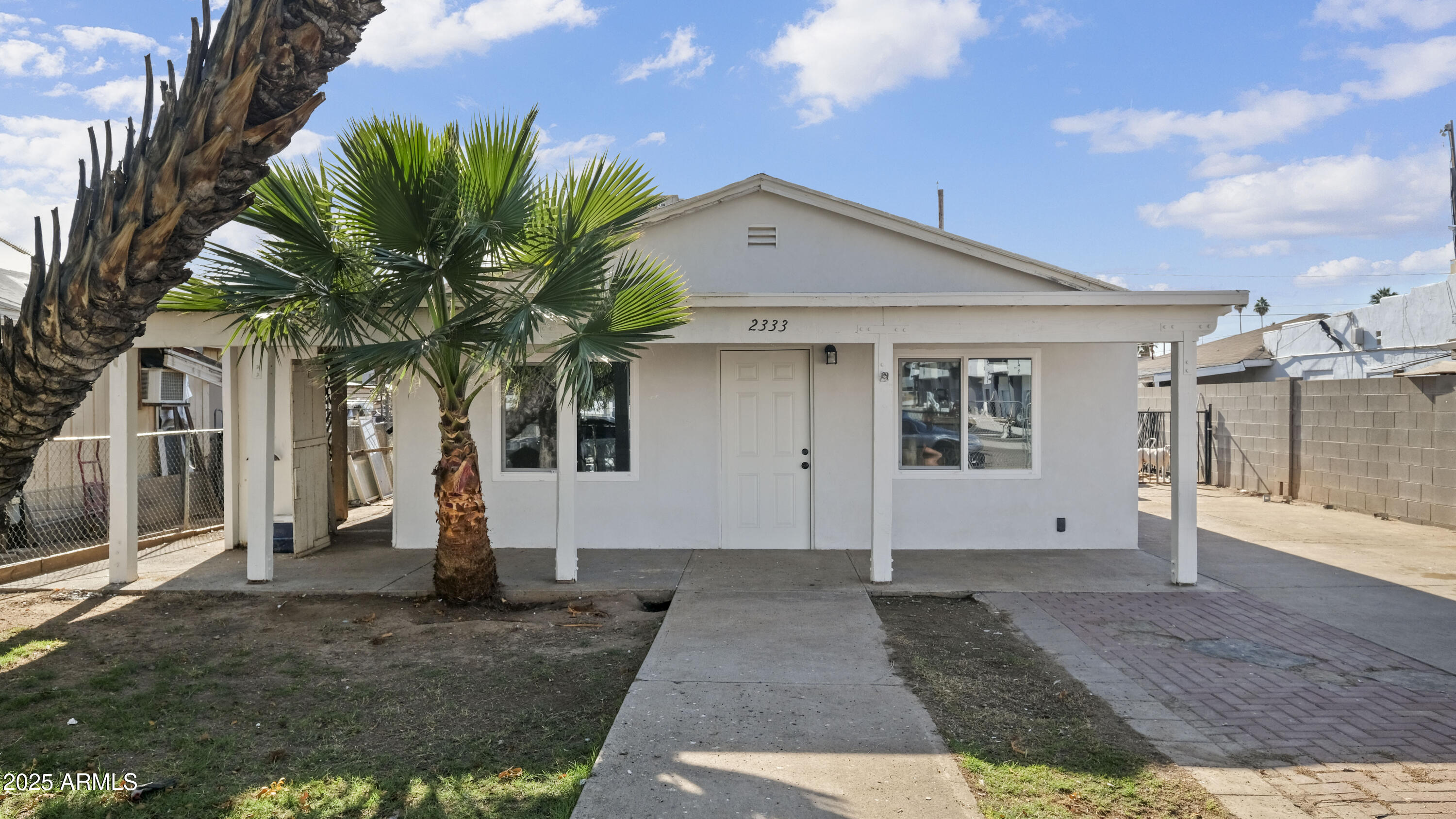 2333 W Coolidge Street — photo