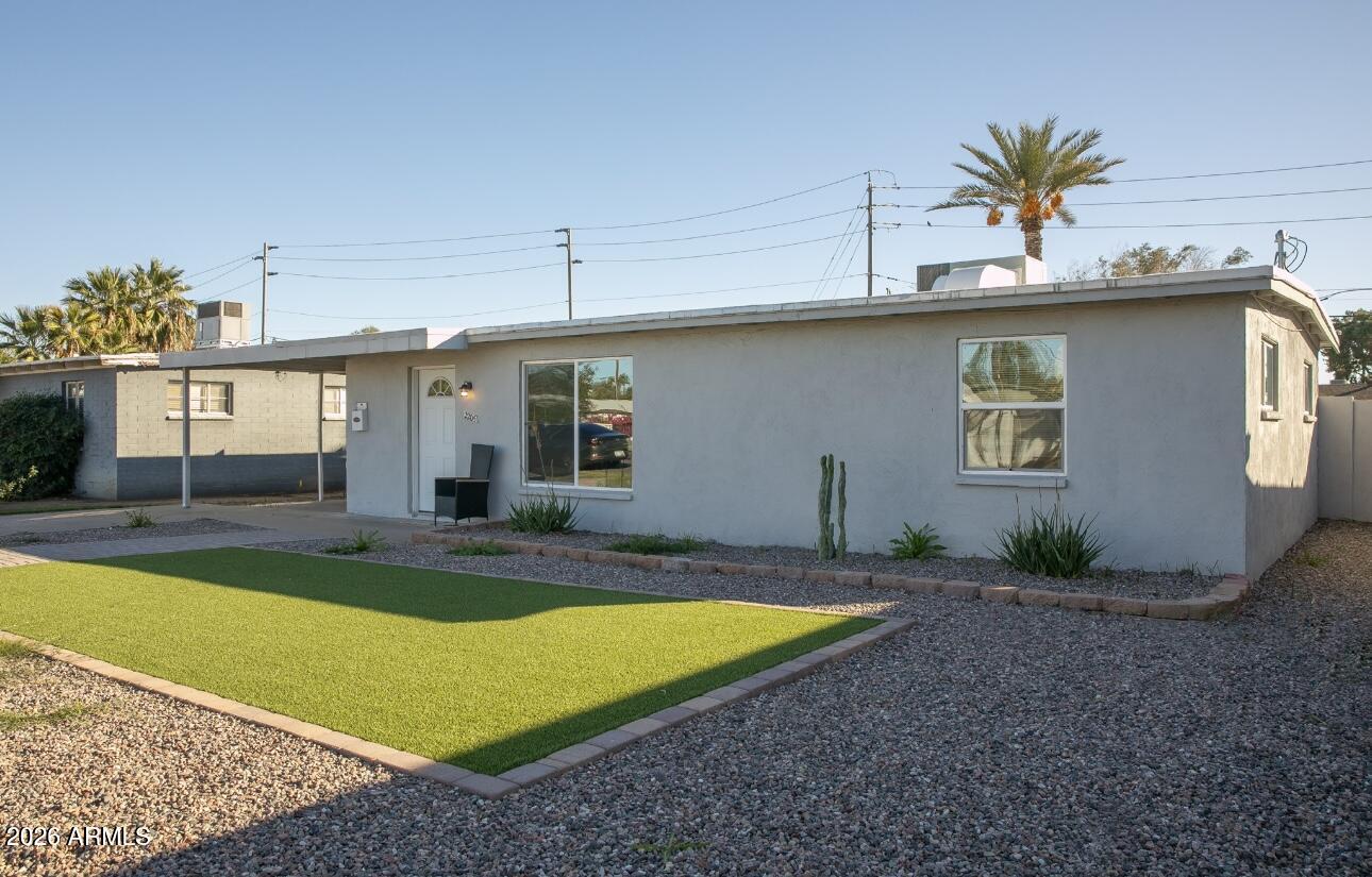 2205 W Cambridge Avenue — photo