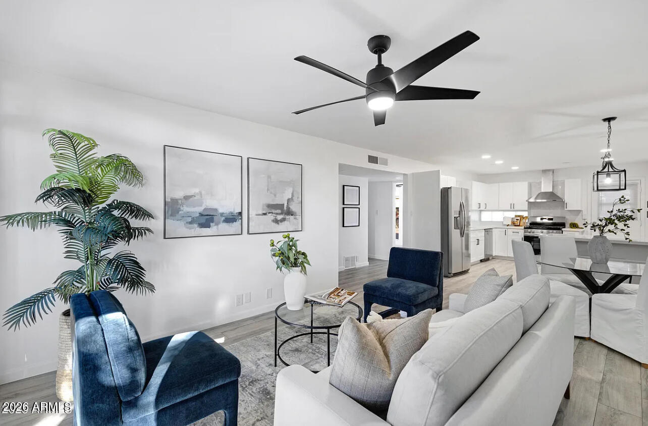 1101 E Bethany Home Road 15 — photo