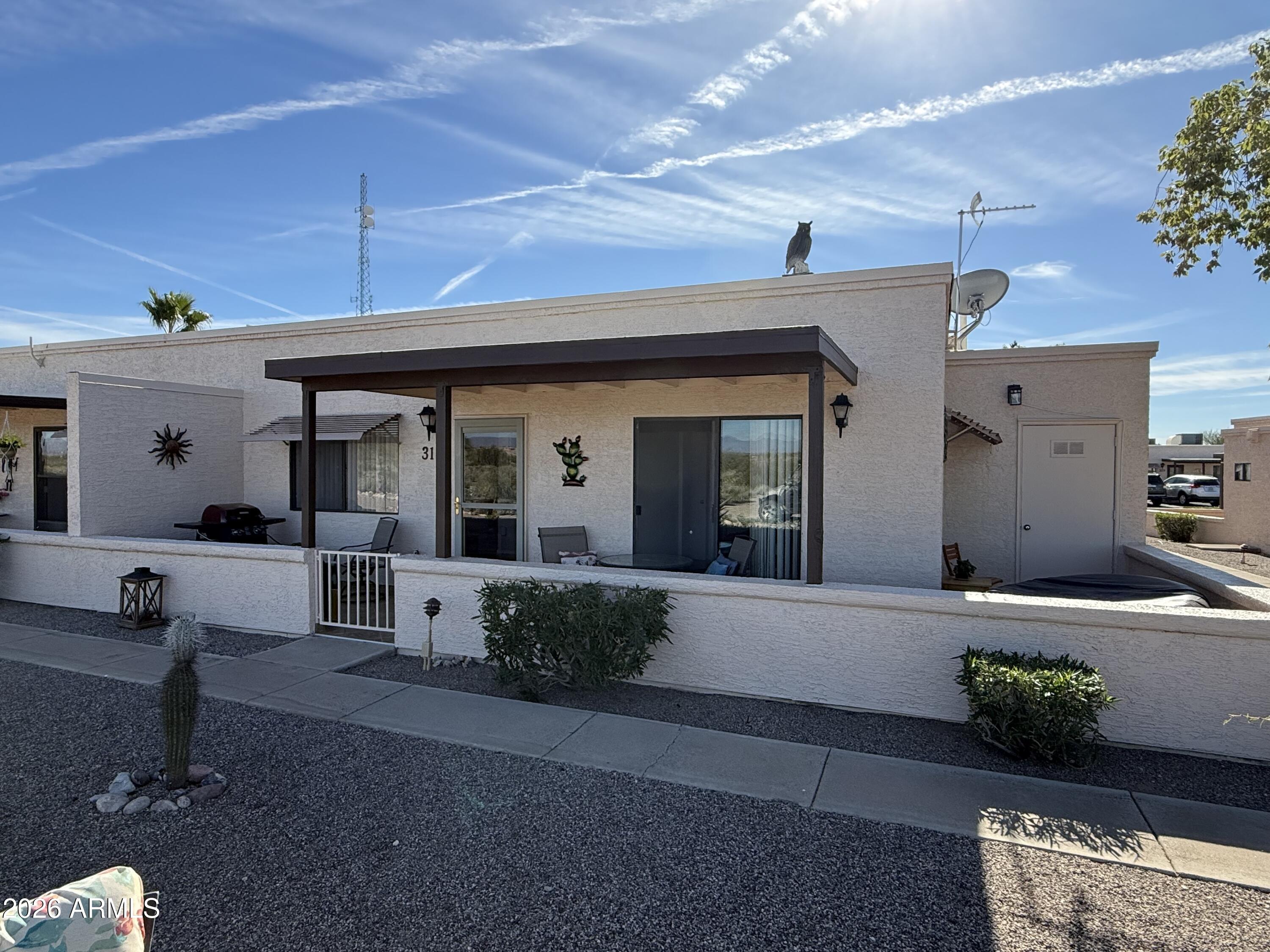 318 E Lancaster Court — photo