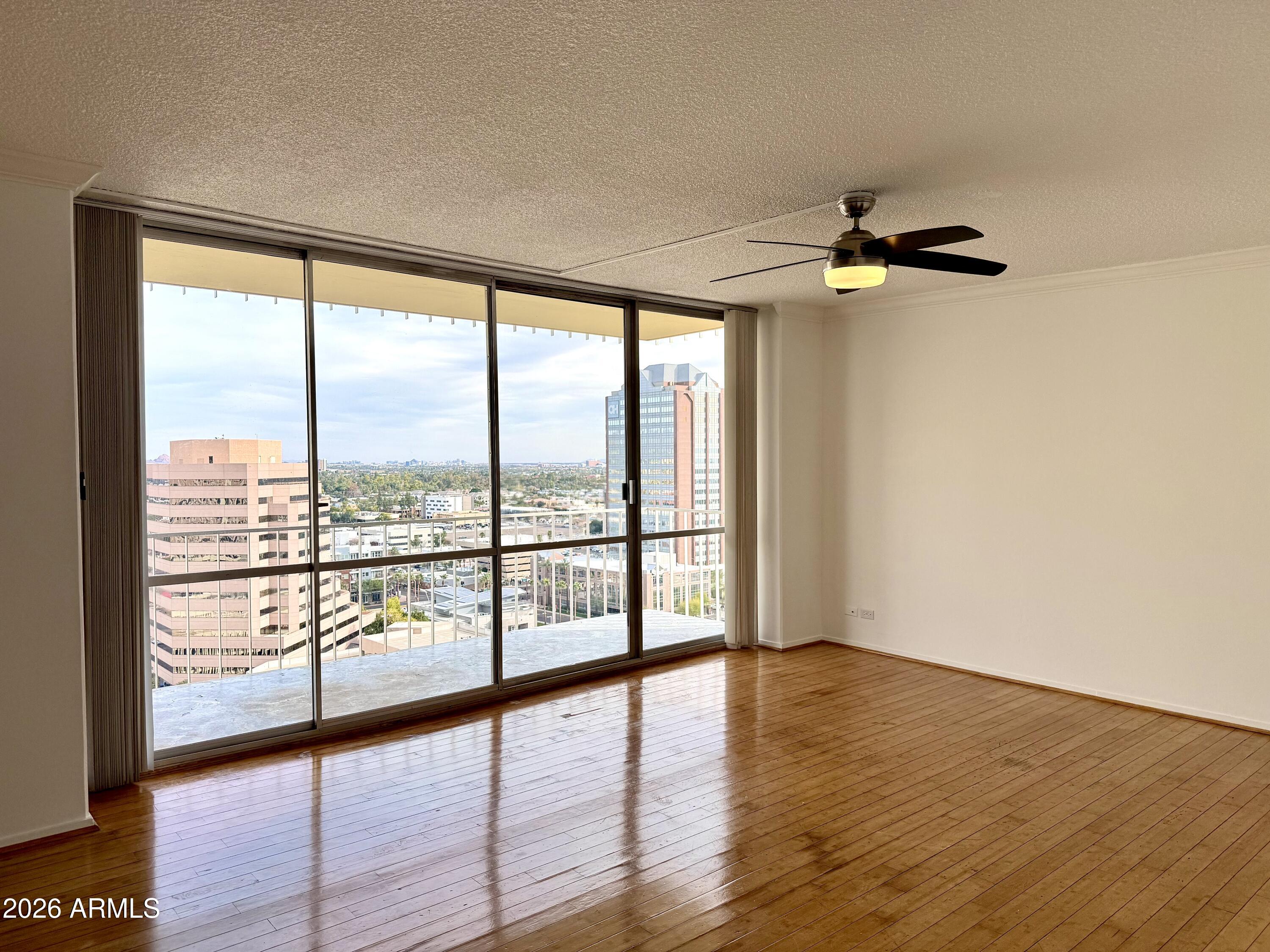 207 W Clarendon Avenue 17G — photo