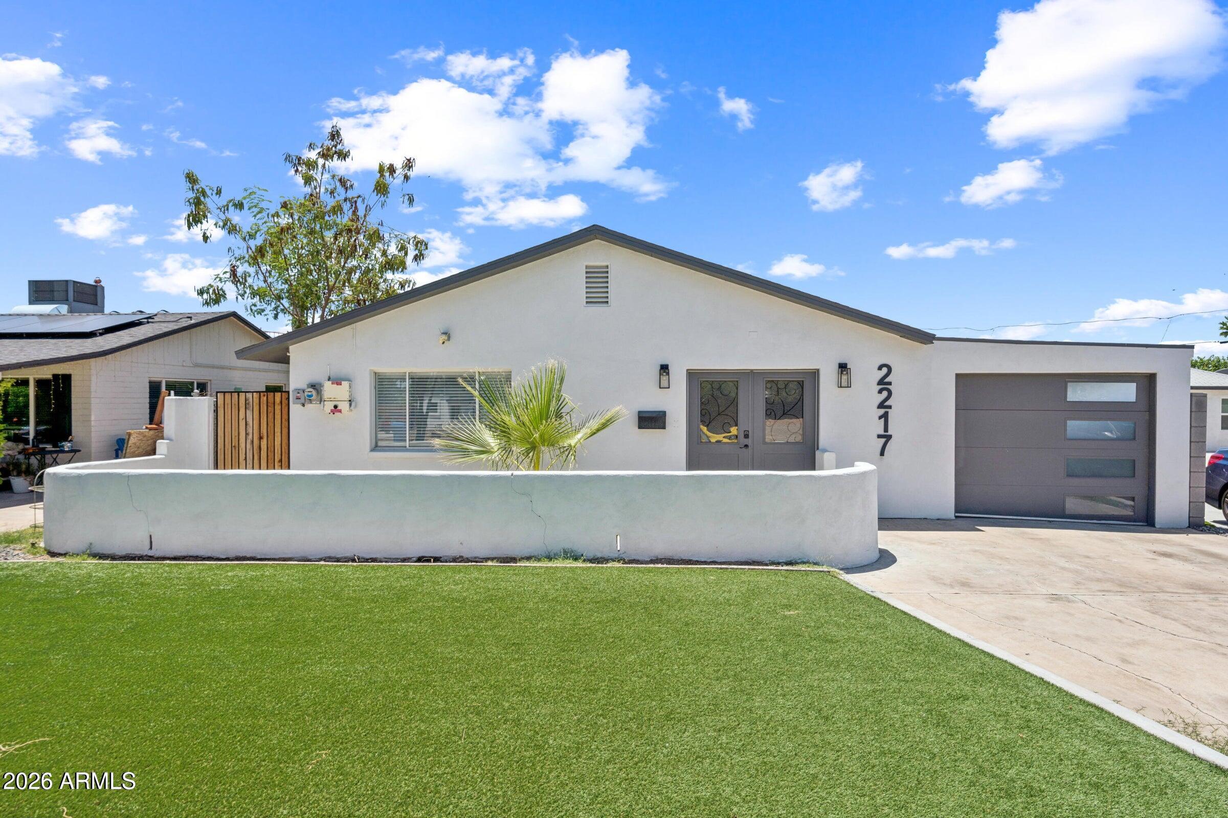 2217 E Sheridan Street — photo