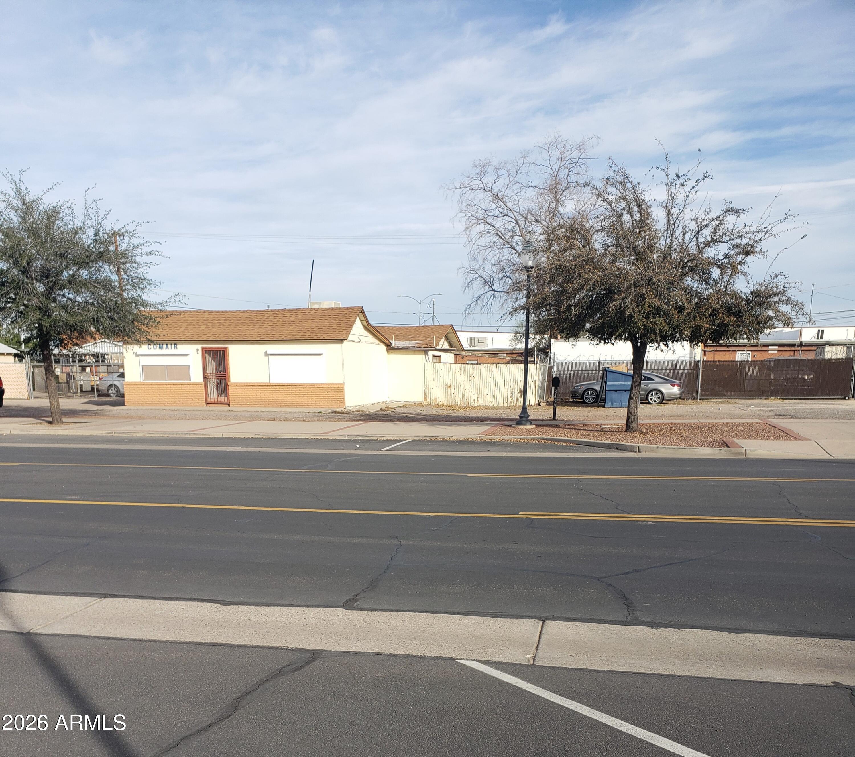 8450 W Washington Street — photo