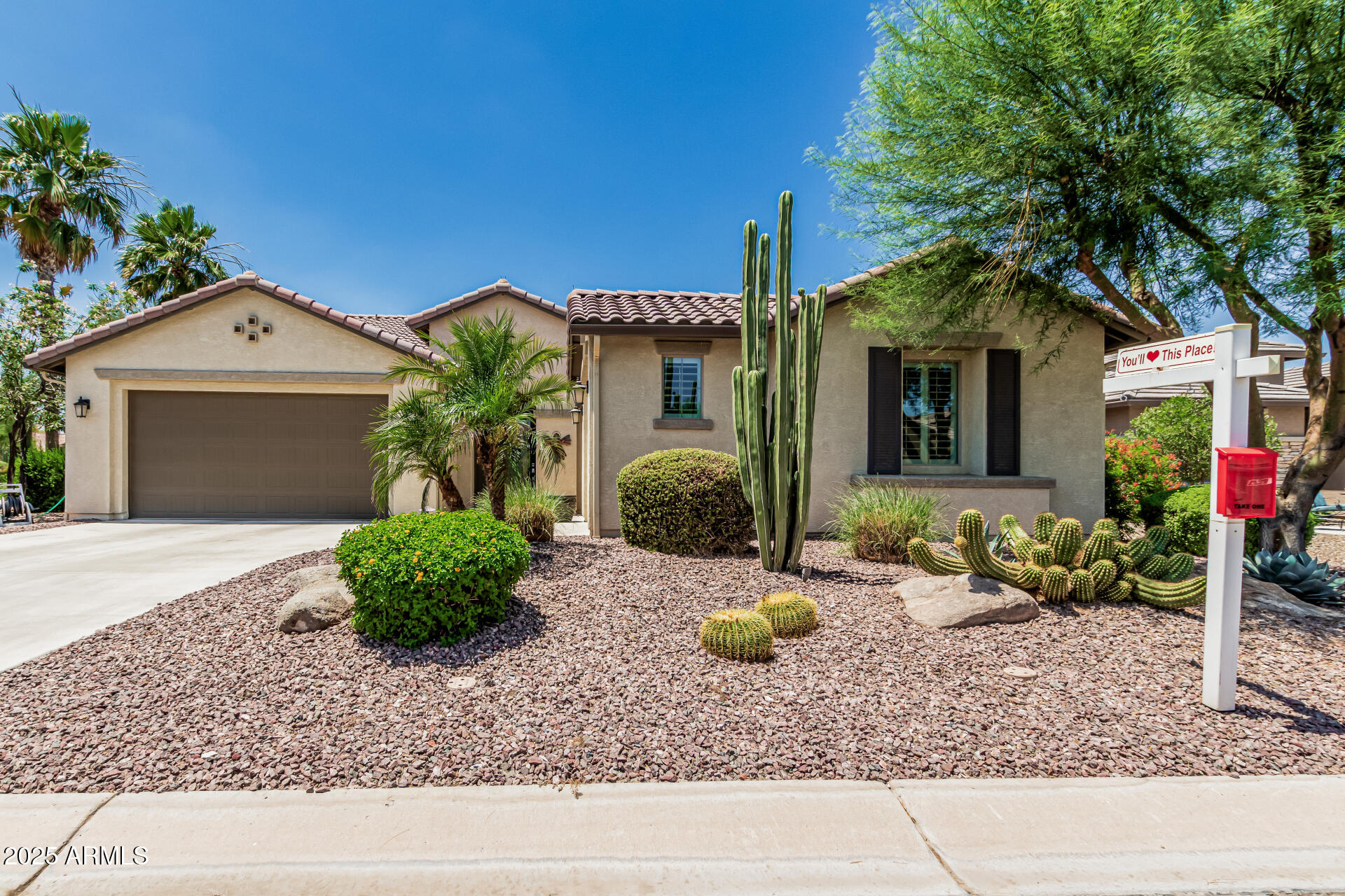 5261 N Arrowhead Drive — photo