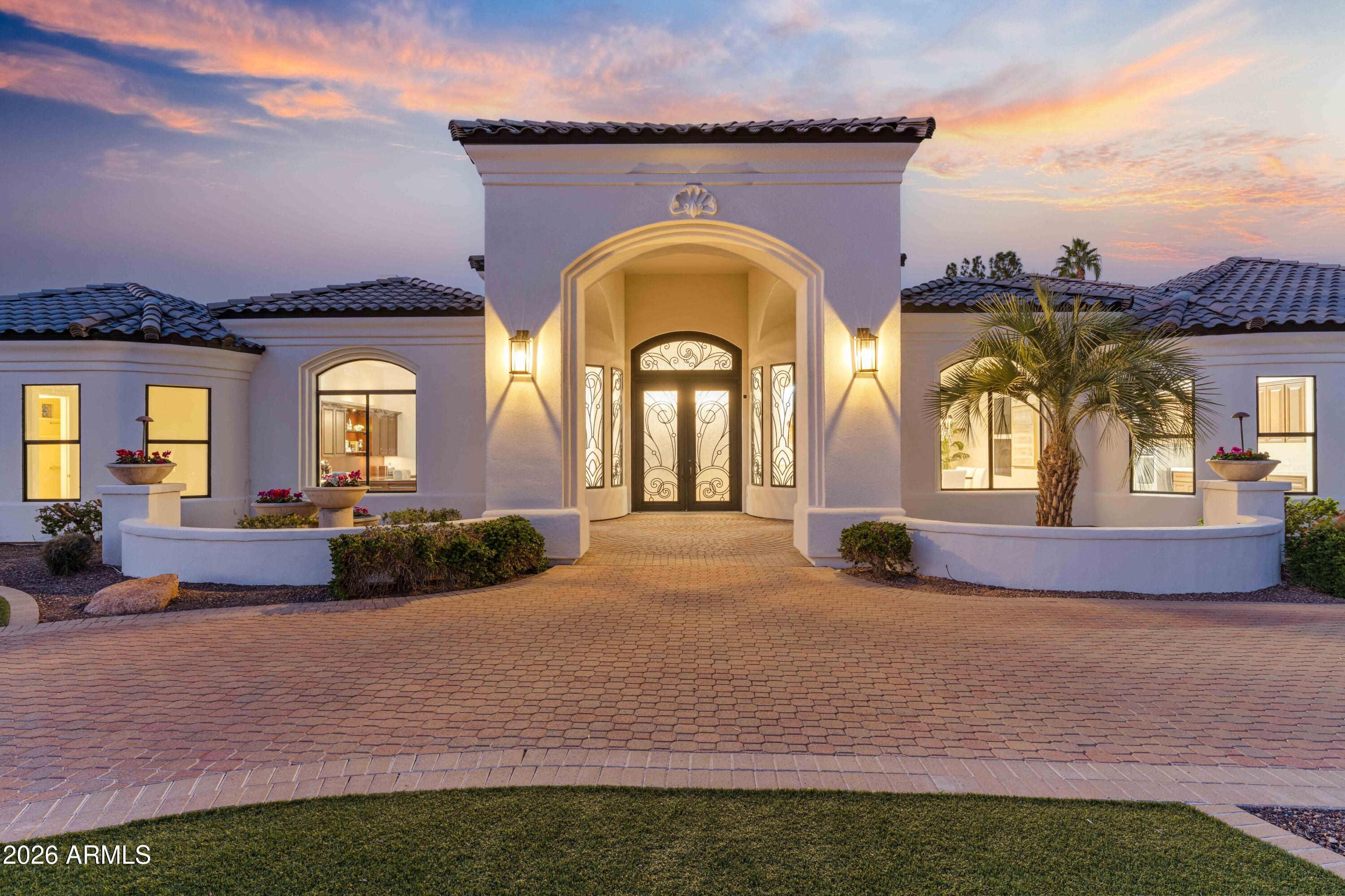 7126 E Bluebird Lane — photo