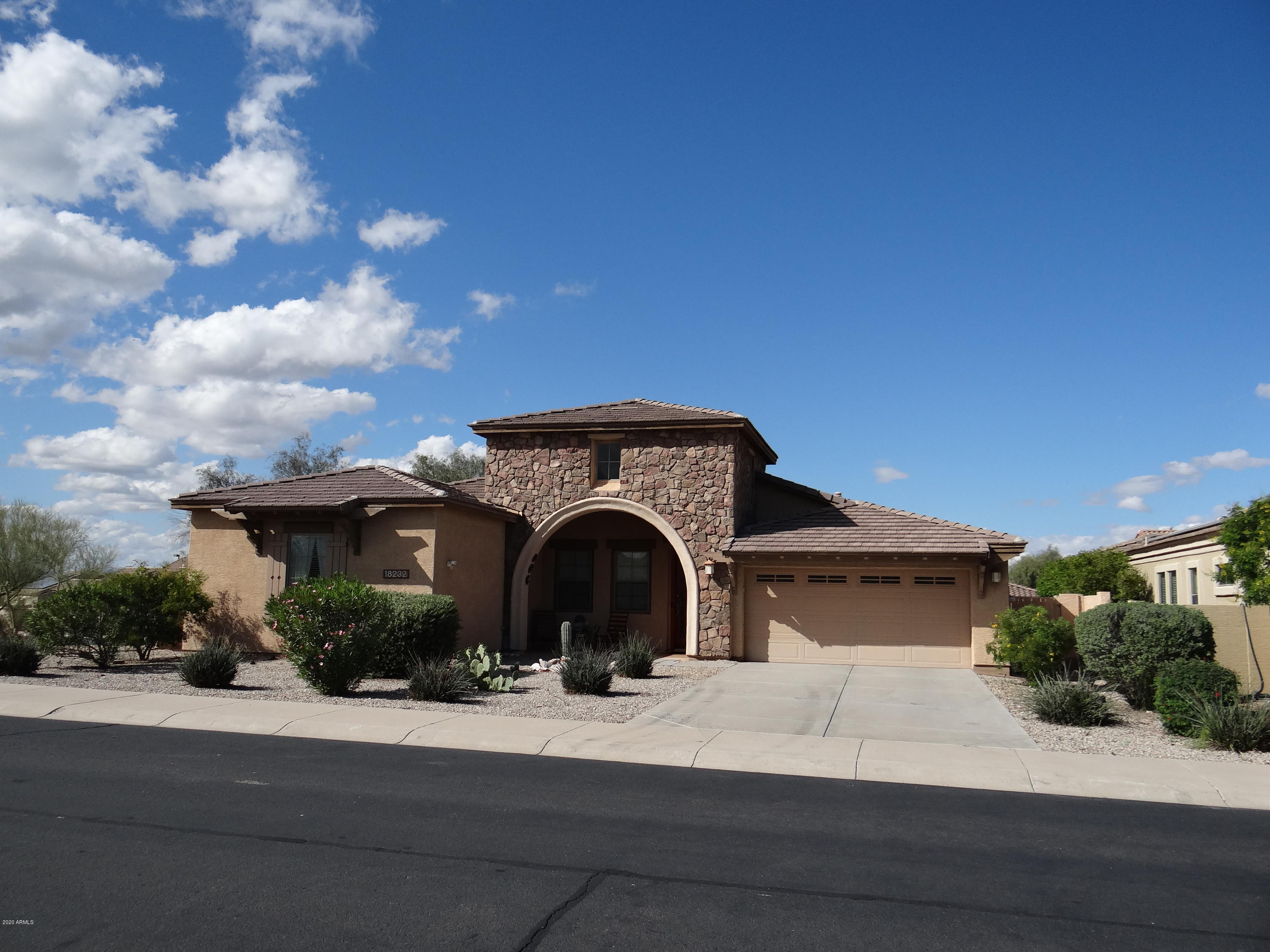 18232 W Las Cruces Drive — photo