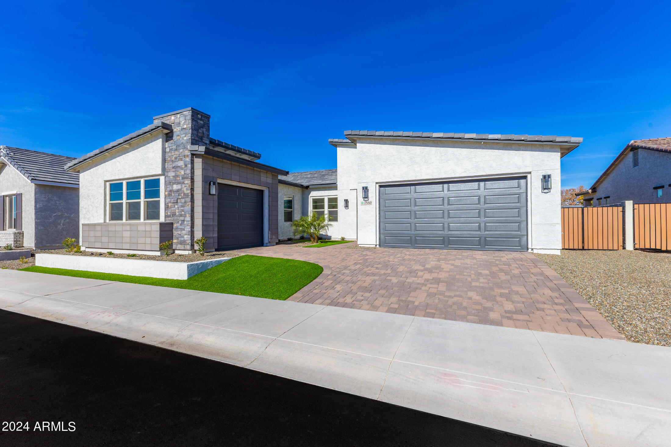 7550 W Gelding Drive — photo