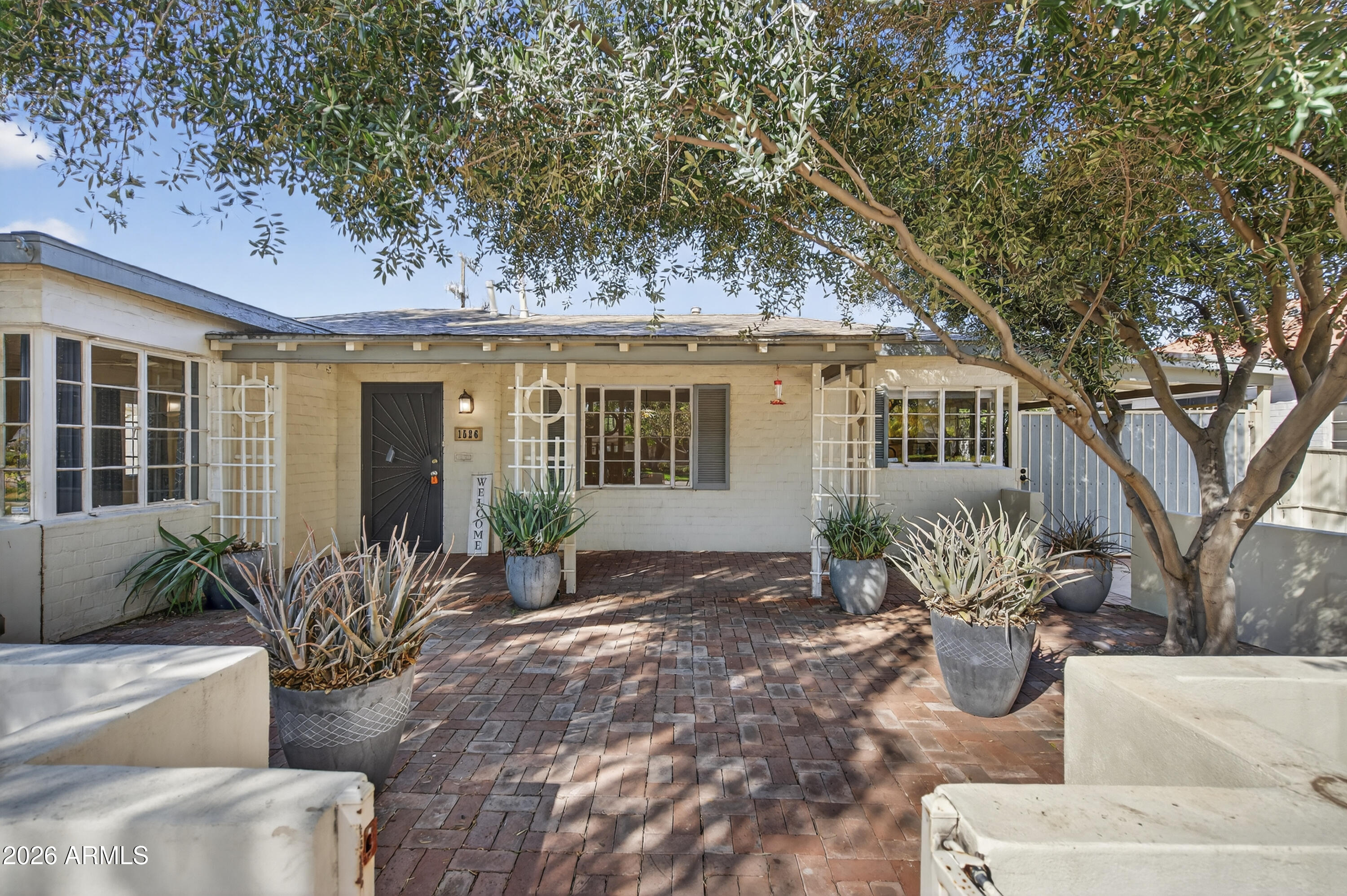 1526 W Wilshire Drive — photo