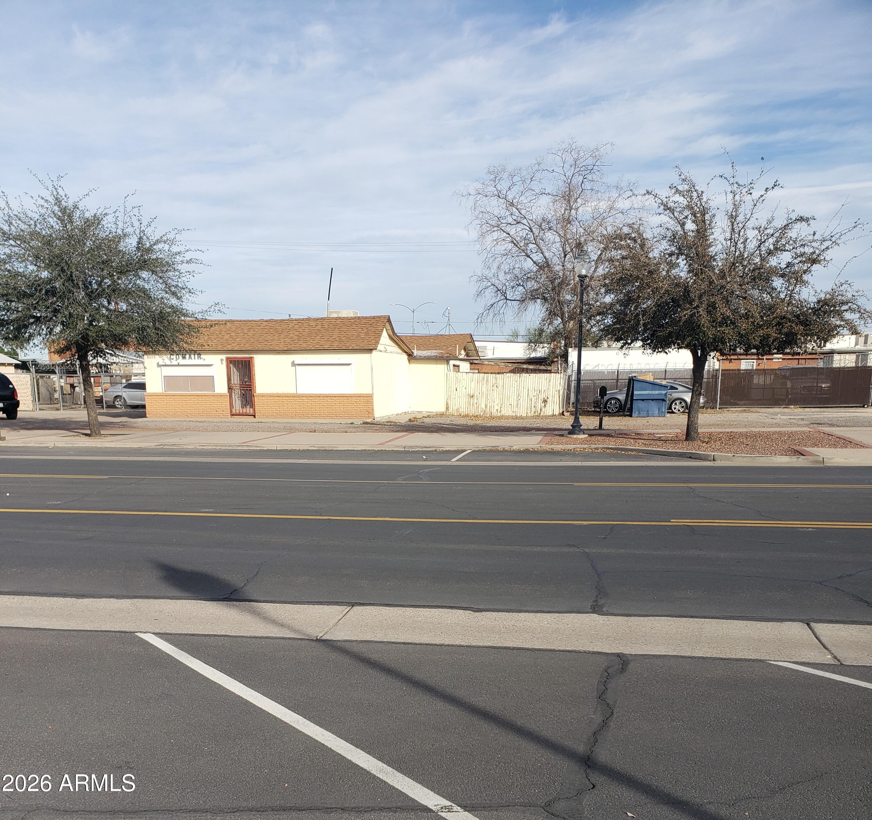 8450 W Washington Street — photo