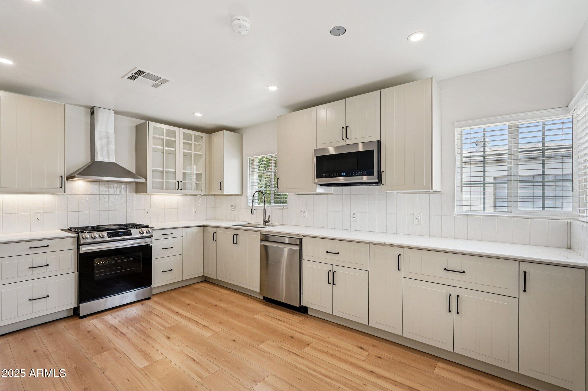 511 E Cheery Lynn Road — photo