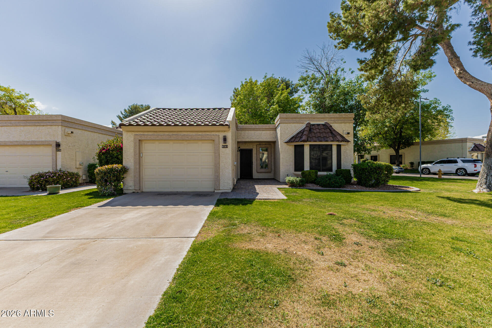 9707 W Kerry Lane — photo