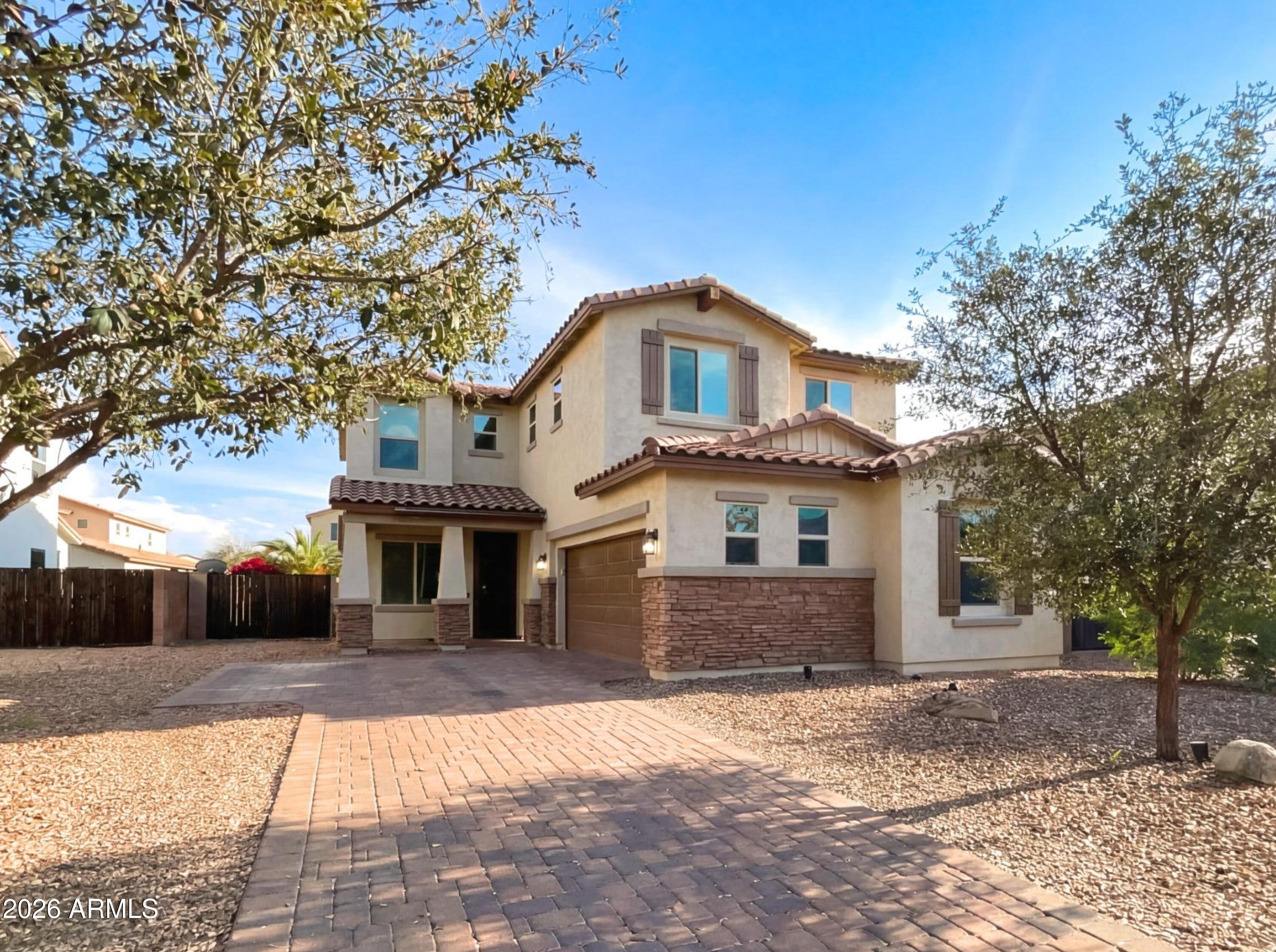 1099 E Sourwood Drive — photo