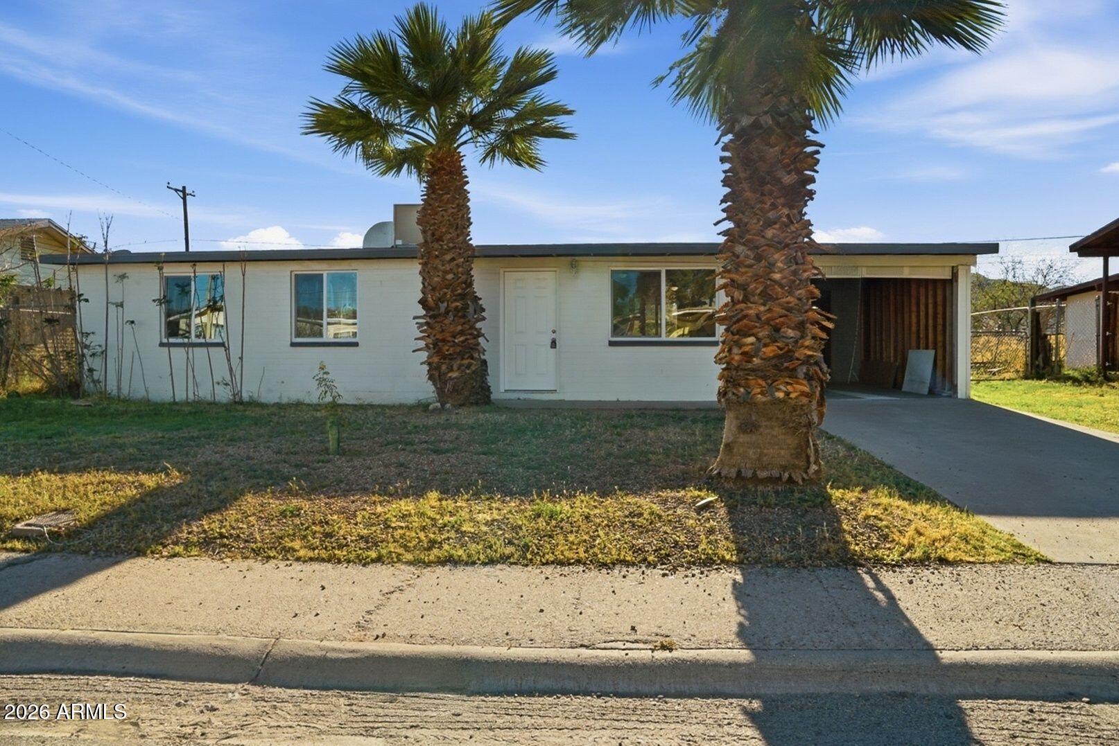 427 W Greenwich Road — photo