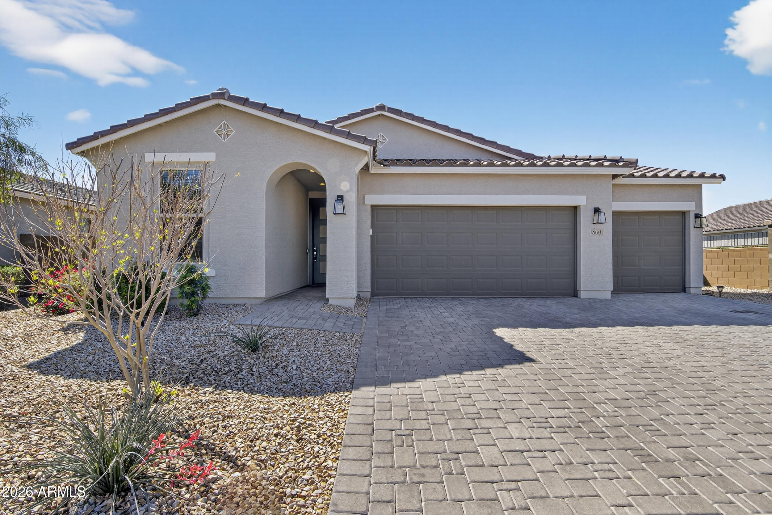 18601 W Cottontail Lane — photo