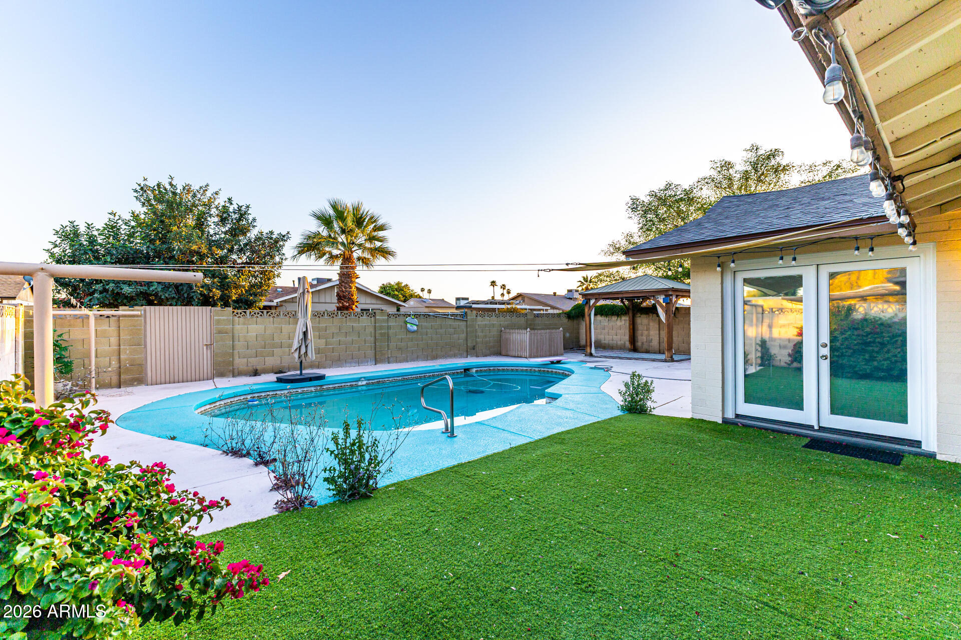 2537 E la Jolla Drive — photo