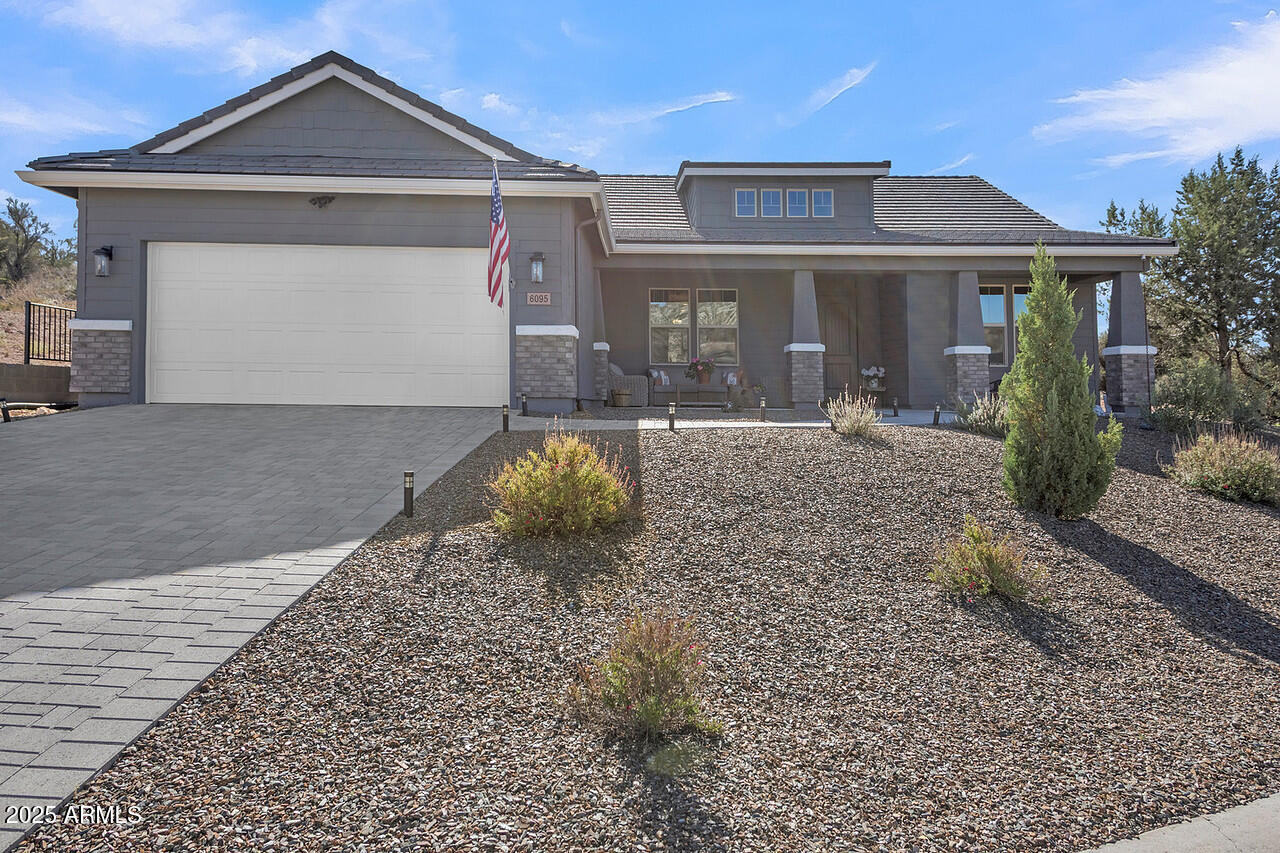 6095 N Stratford Court — photo