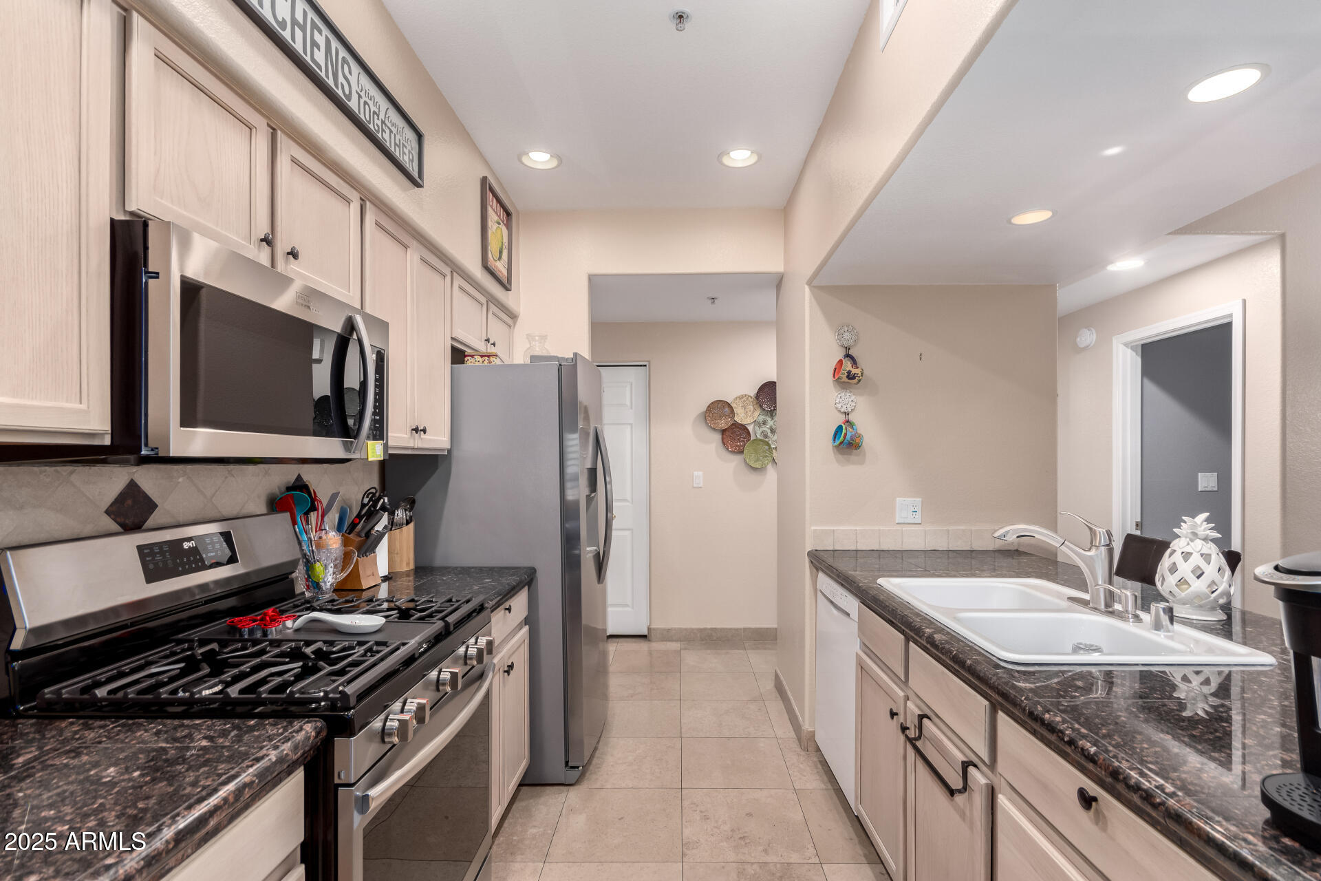 7401 W Arrowhead Clubhouse Drive 1023 — photo