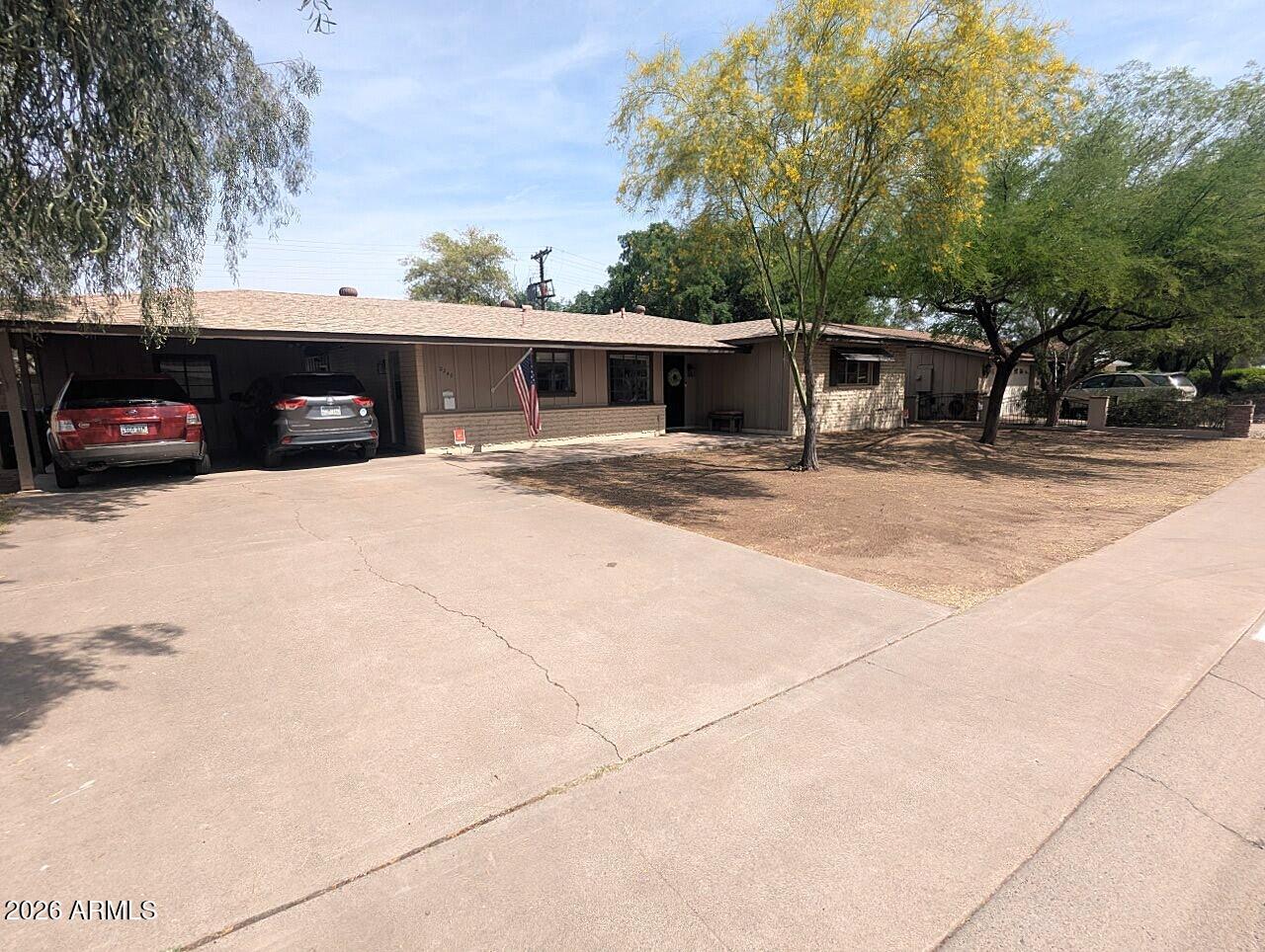 2240 W Berridge Lane — photo