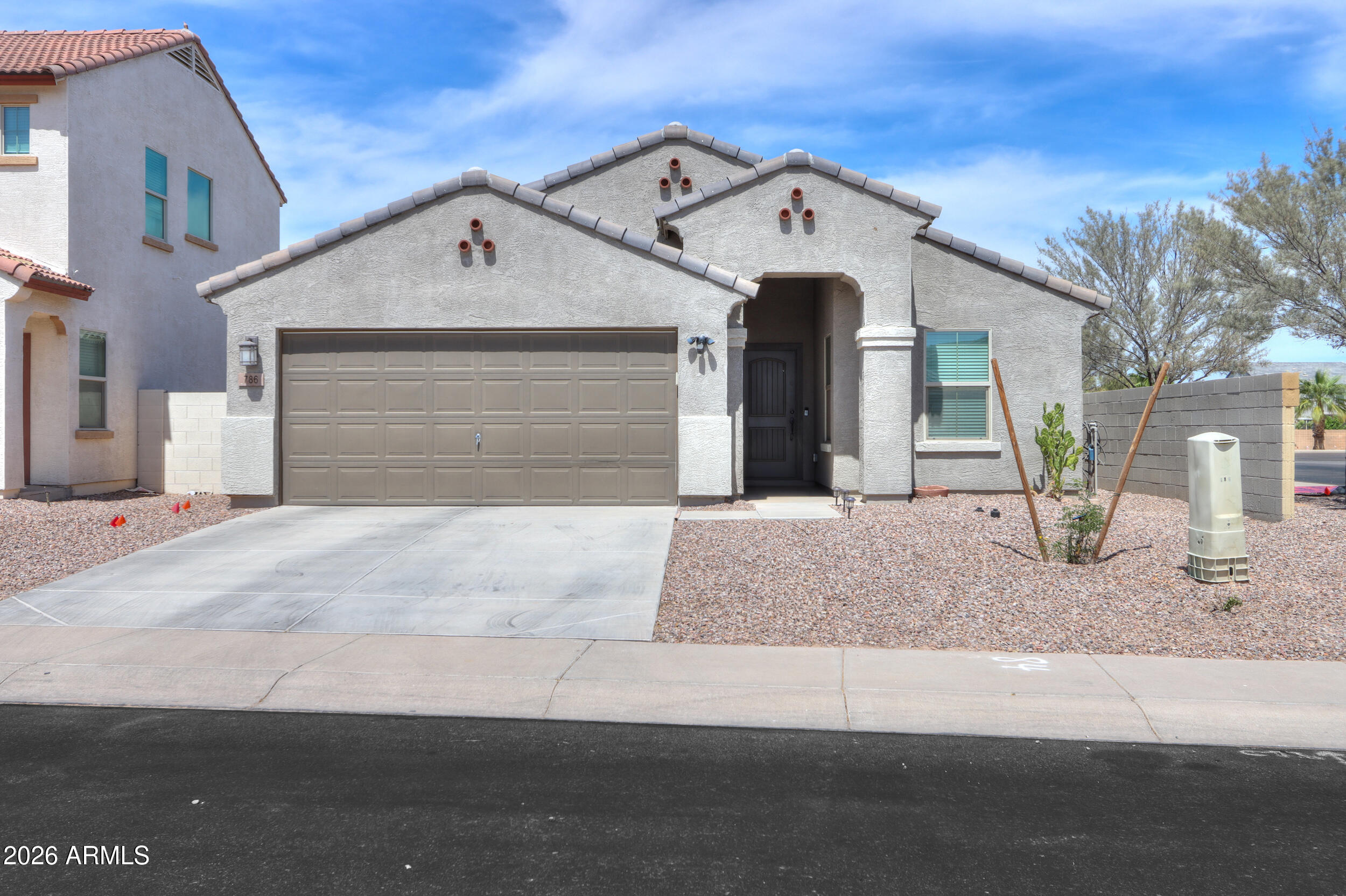786 W Kingman Drive — photo