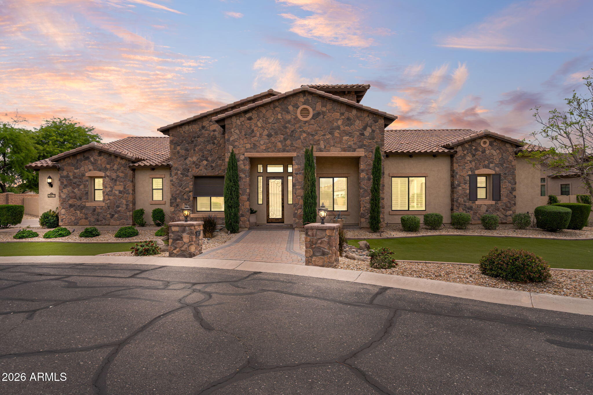 2471 E Robin Court — photo