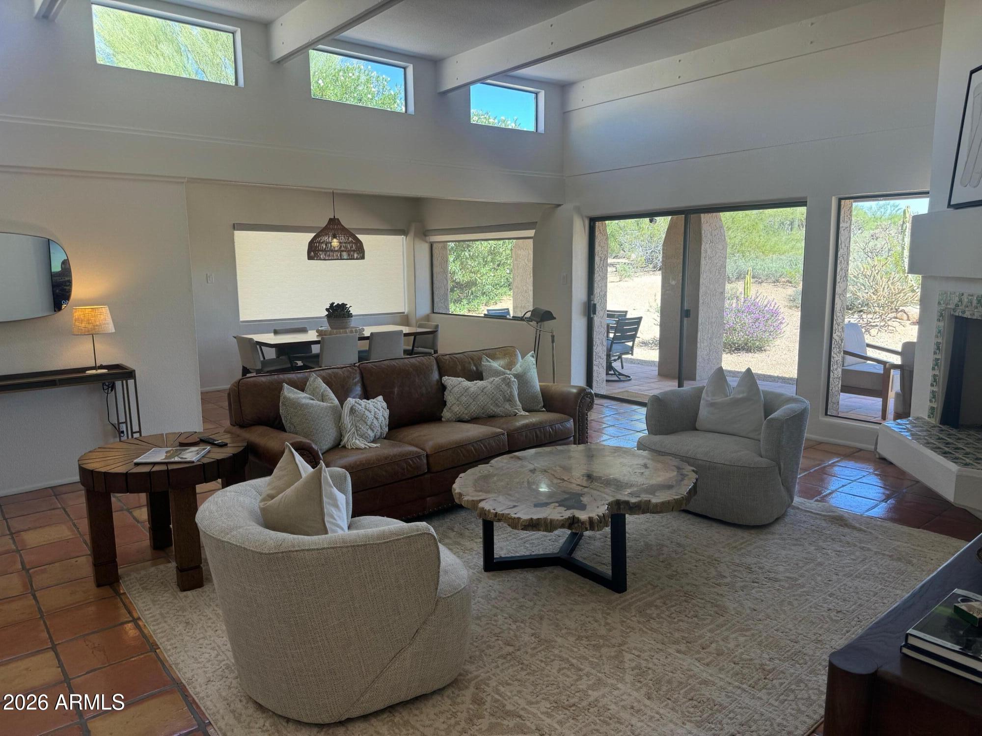 1725 E Staghorn Lane — photo