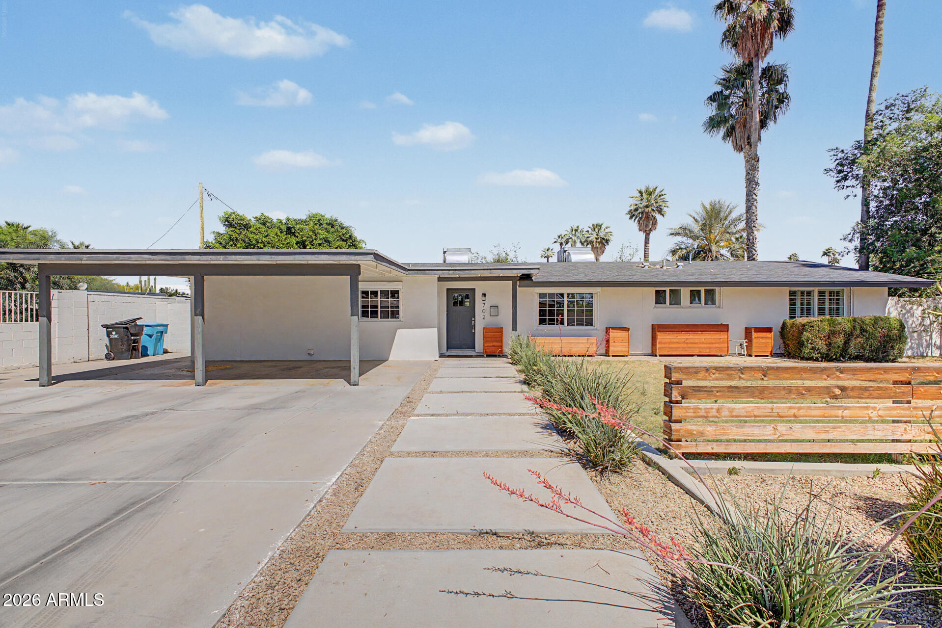 702 W Rose Lane — photo