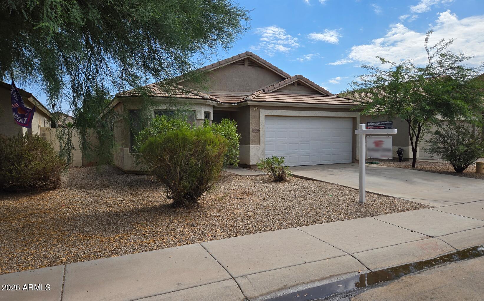 45763 W Dirk Street — photo