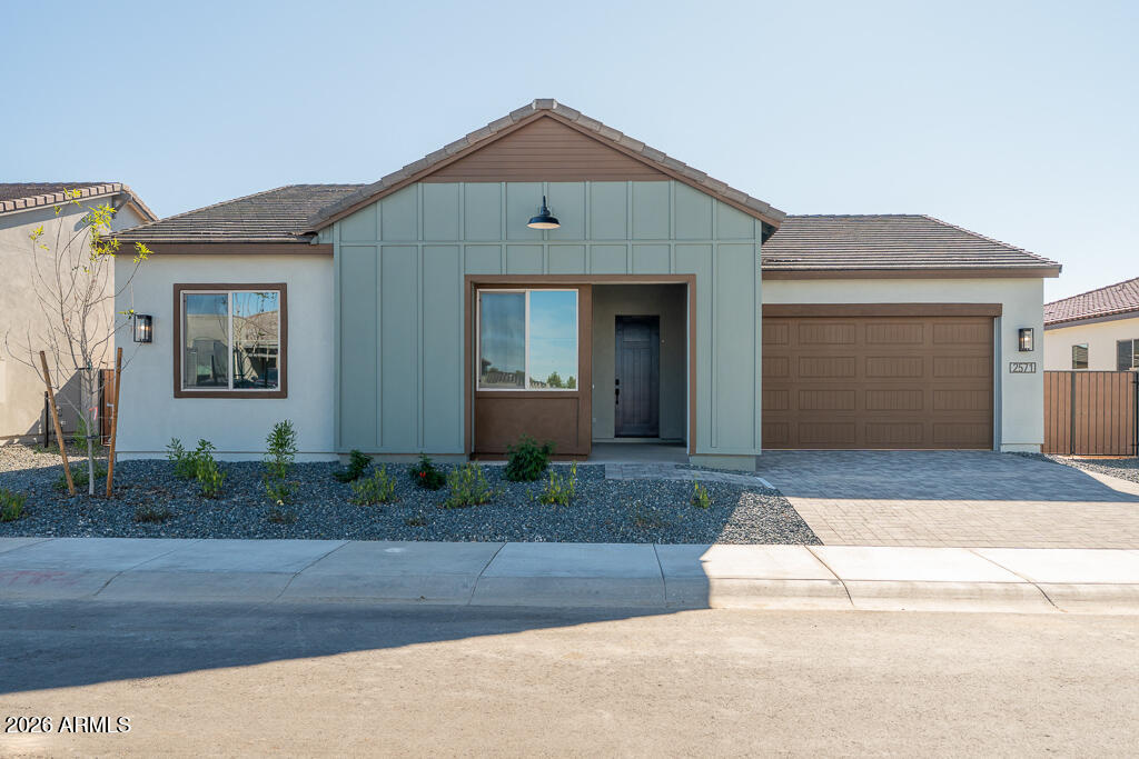 2571 E Alfonso Drive — photo