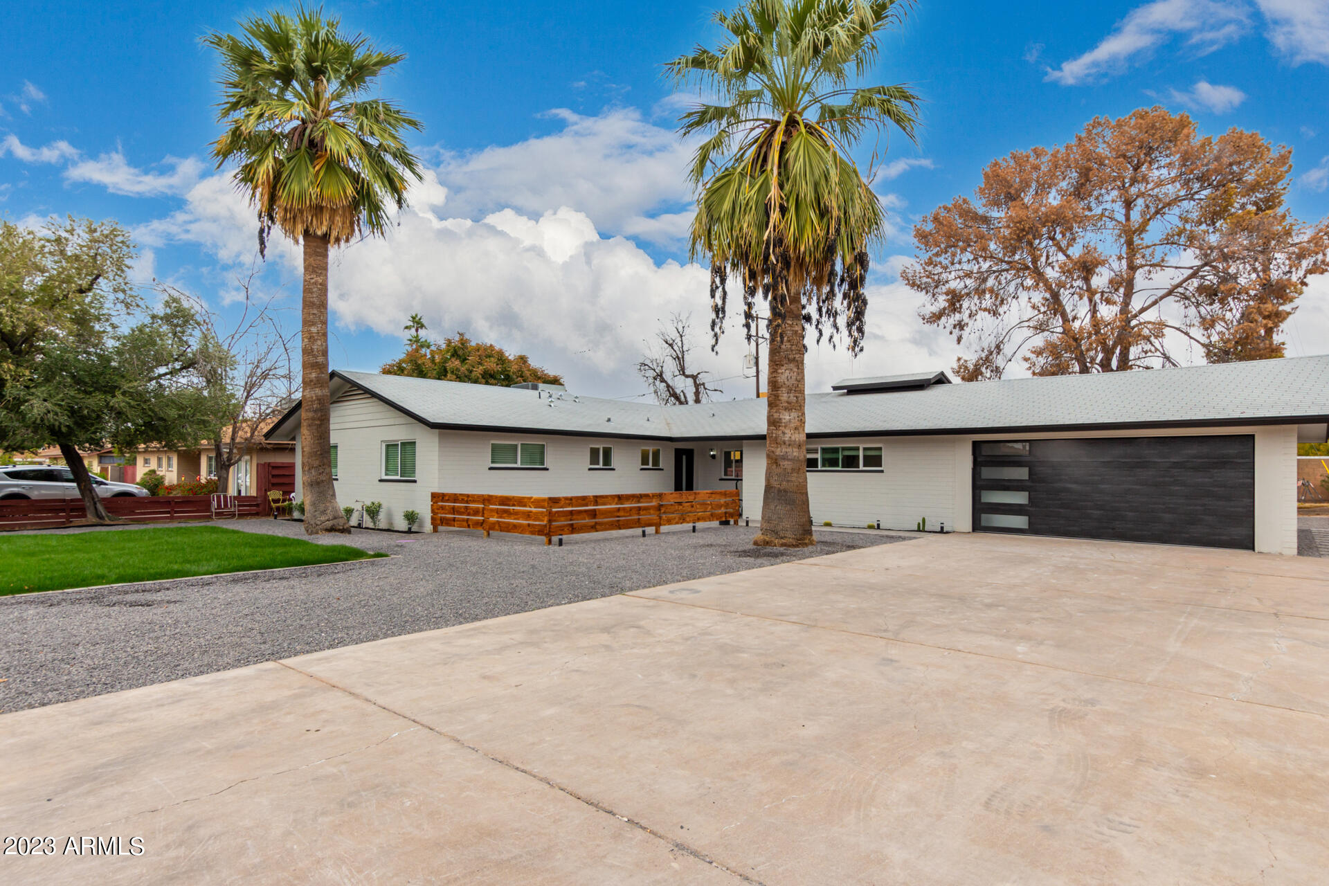 5518 E Thomas Road — photo