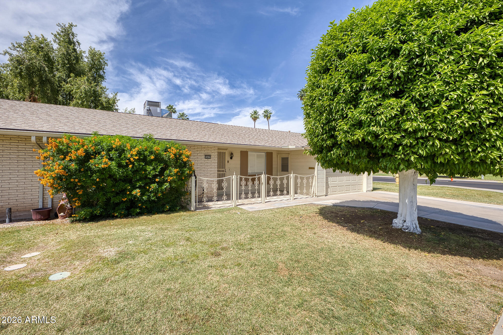 10435 W Camelot Circle — photo