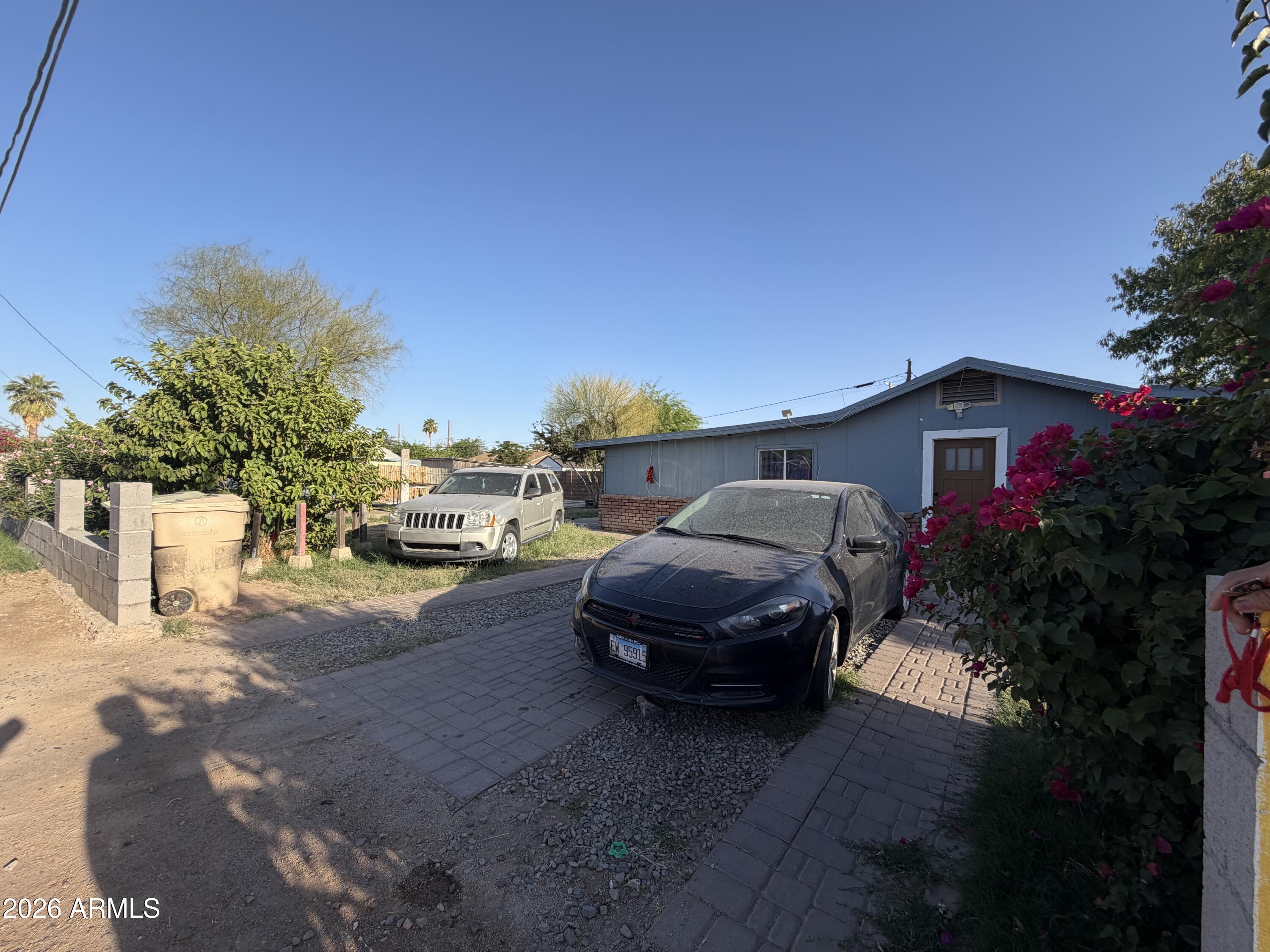 6019 W Orangewood Avenue — photo