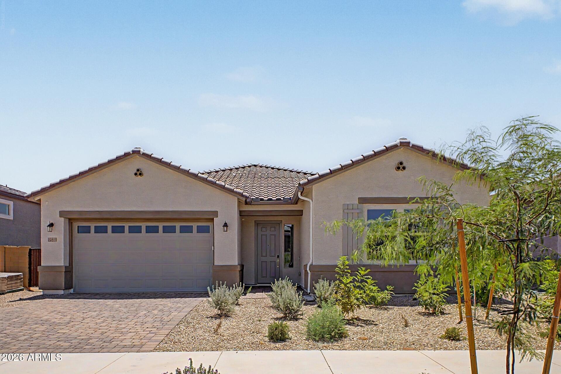 15819 W Desert Hollow Drive — photo