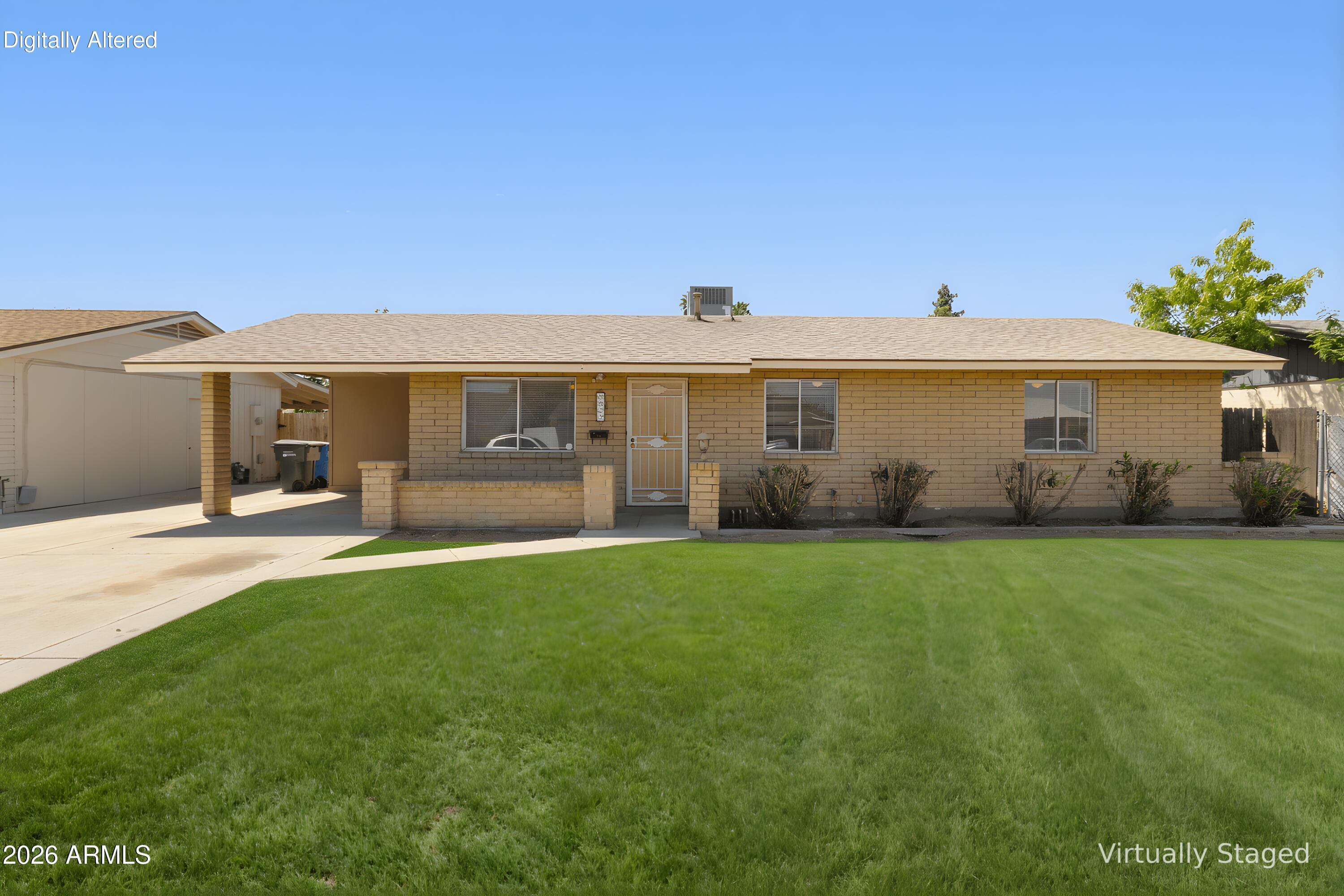 8825 W Roma Avenue — photo