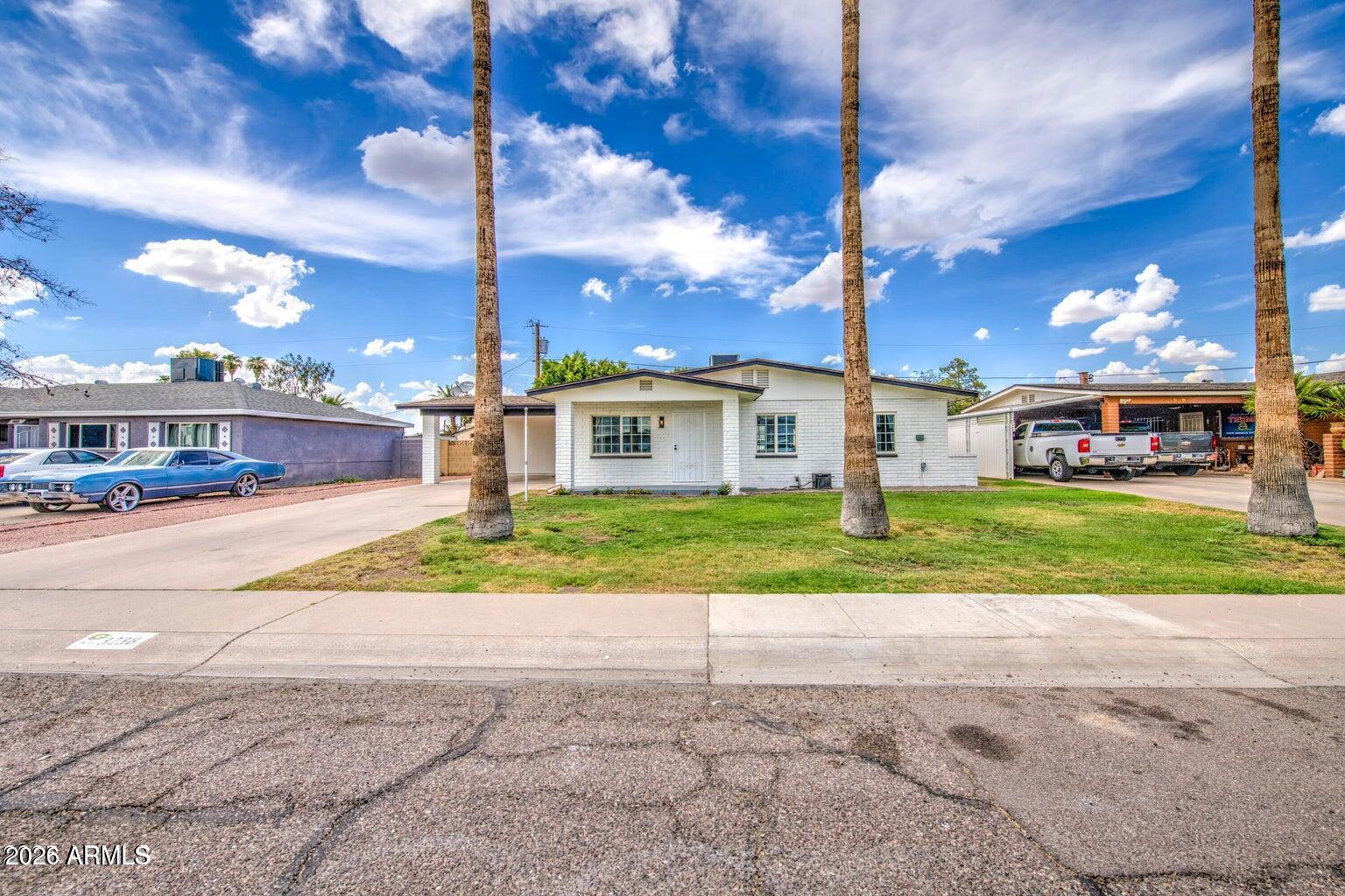 3238 W Altadena Avenue — photo