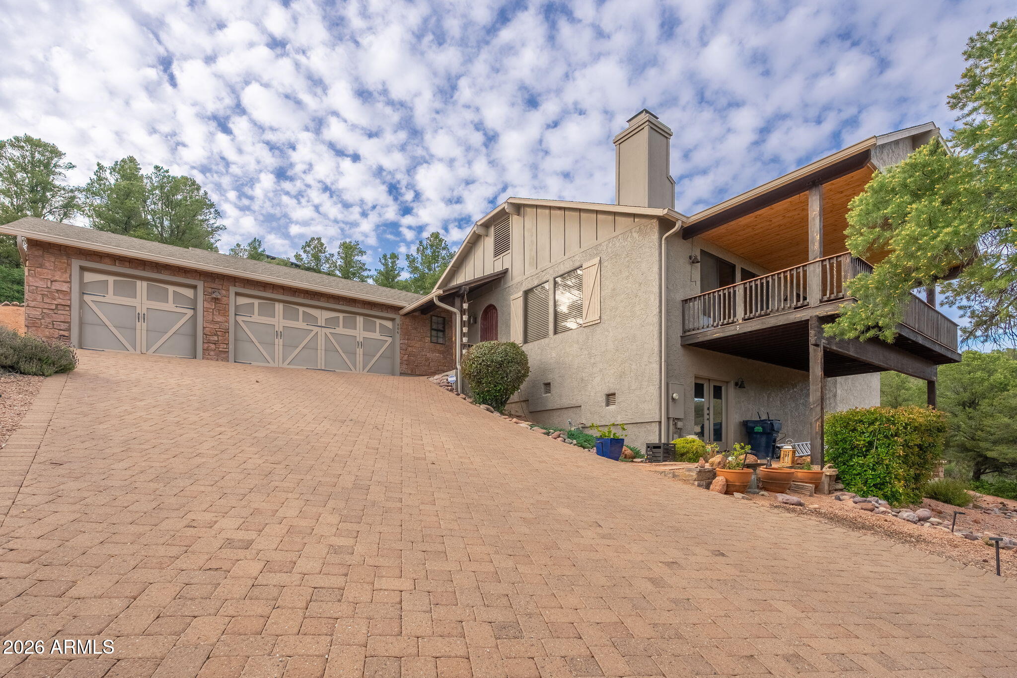 806 N Oak Point Circle — photo