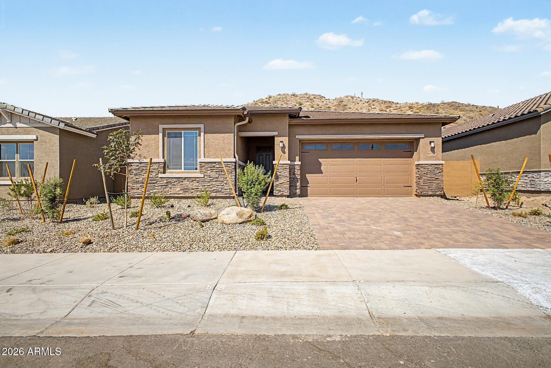 16976 W Desert Lane — photo