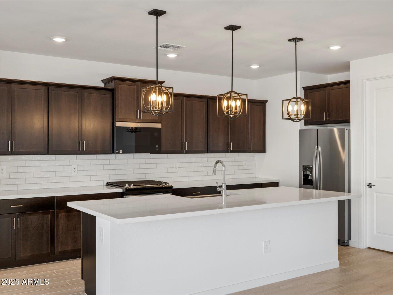 37129 W Montserrat Street — photo