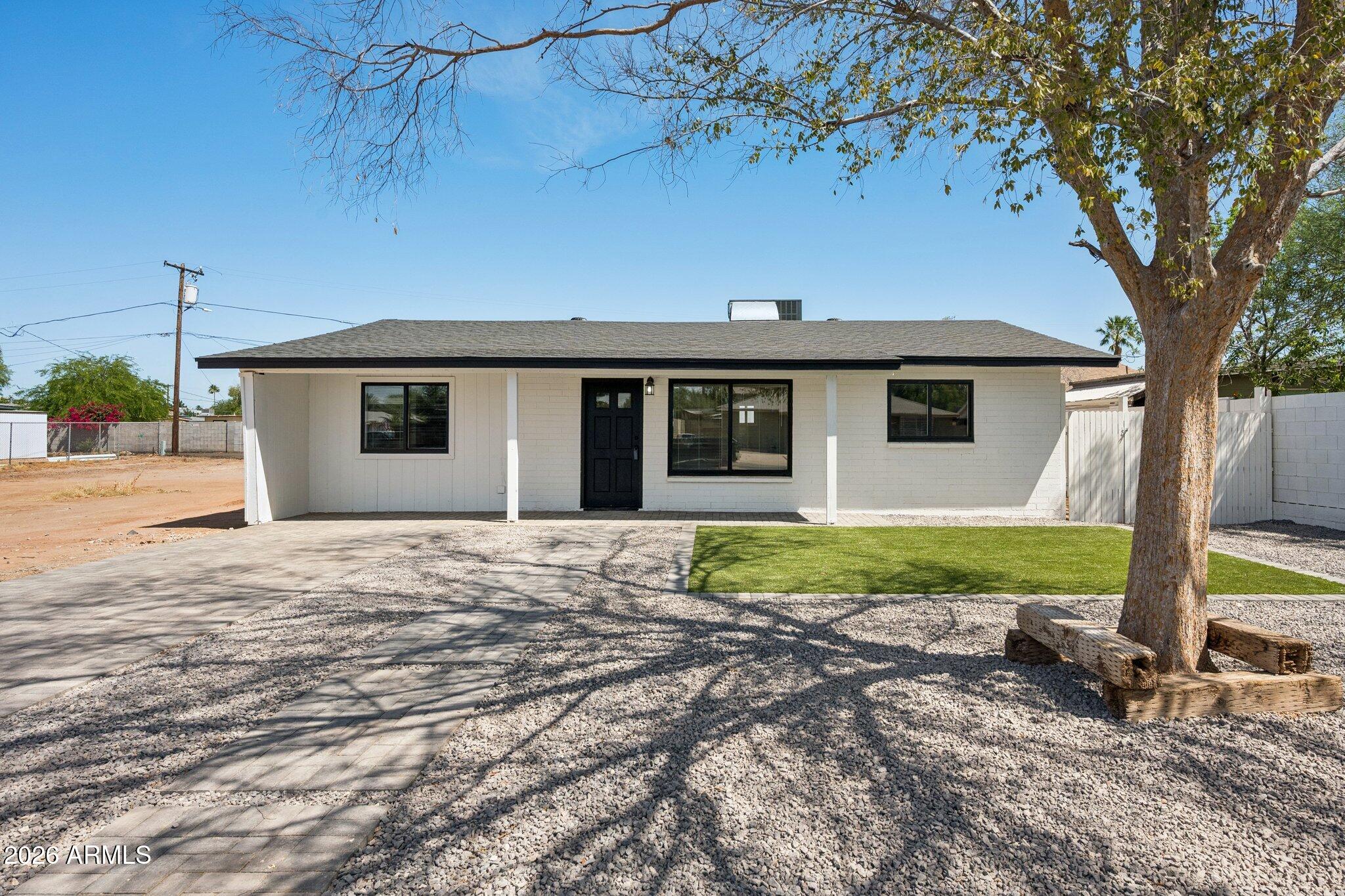 1214 E Henry Street — photo