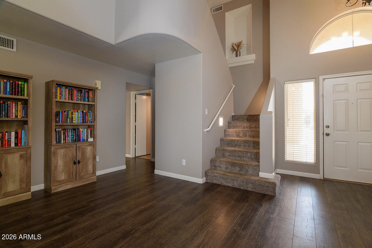 3230 E Altadena Avenue — photo