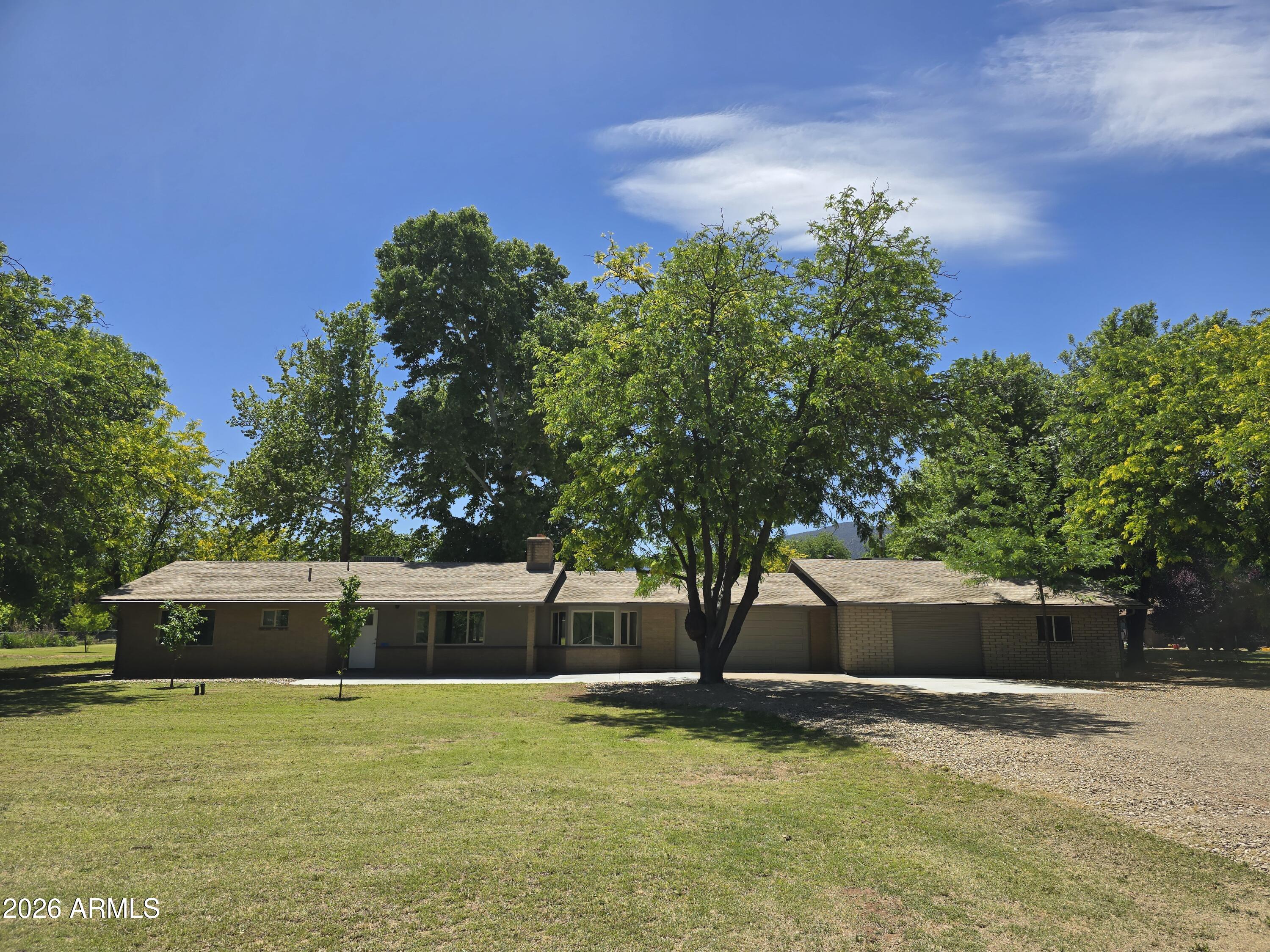 843 E Armetta Drive — photo