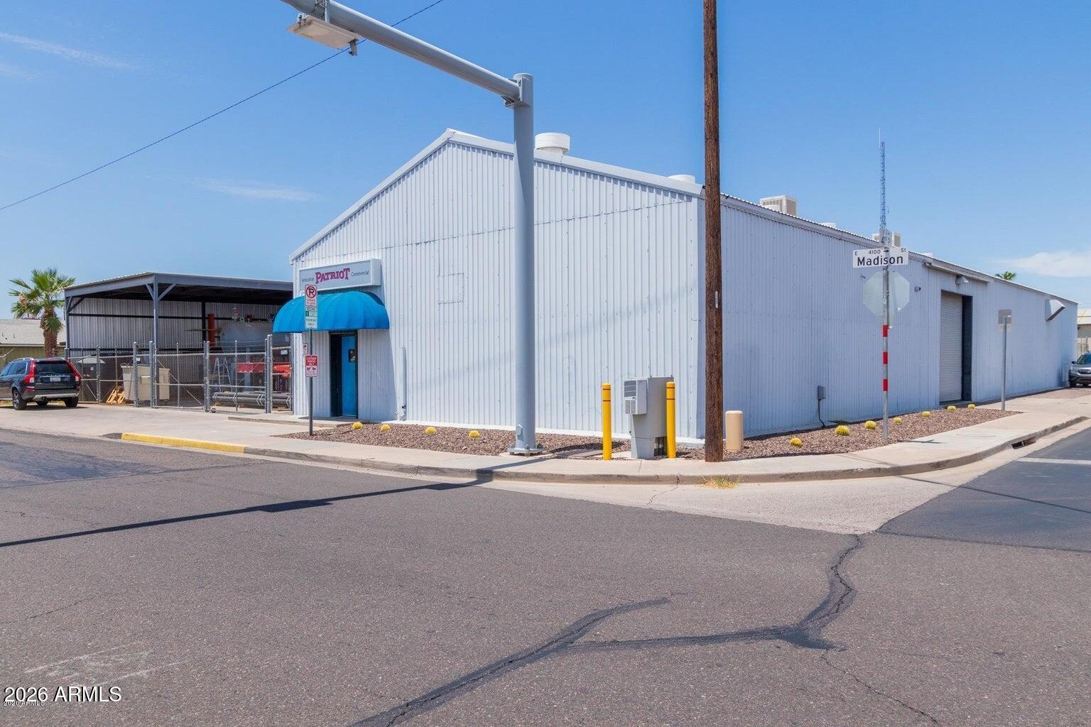 4118 E Madison Street — photo